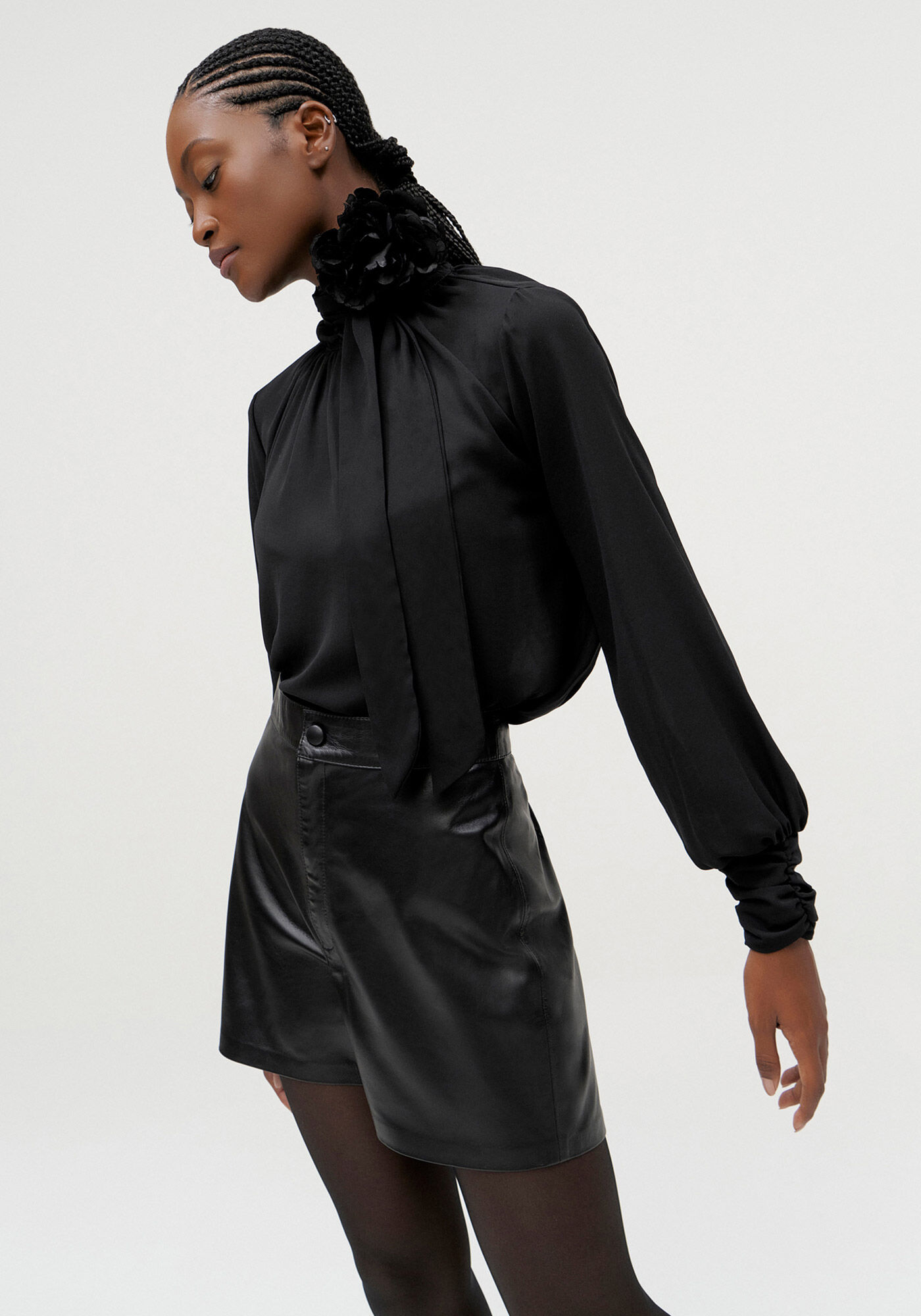 Shorts em Couro com Cintura Alta, , large.