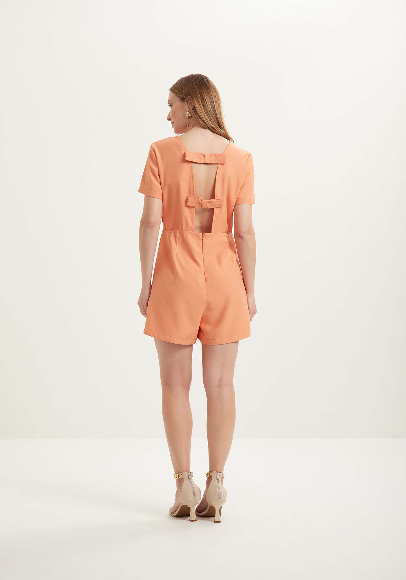 Macac&atilde;o Curto De Mangas Com La&ccedil;os Nas Costas, , large.