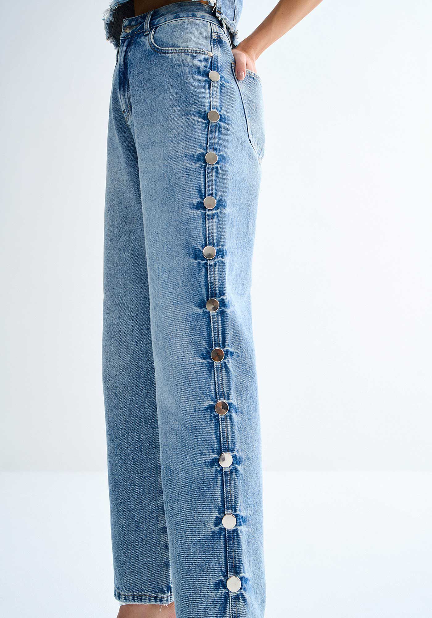 Cal&ccedil;a Jeans Reta Cintura Alta Cropped com M&aacute;xi Tachas, , large.