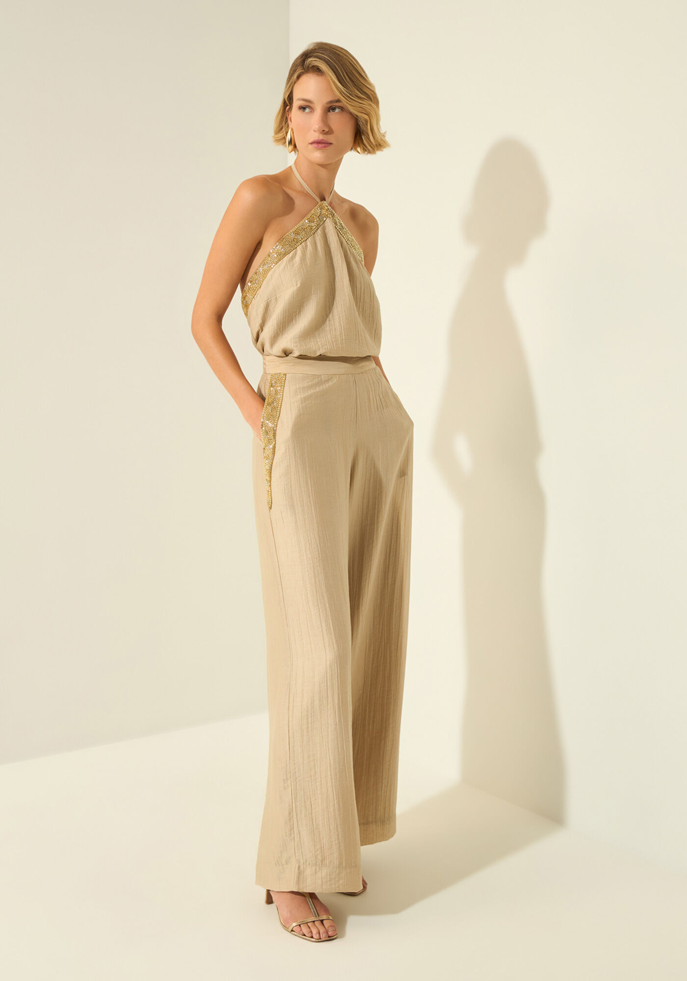 Cal&ccedil;a Reta De Cintura Alta Com Bolsos E Aplica&ccedil;&otilde;es, BEGE FAIRWAY, large.