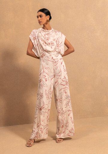 Macacão Longo Estampado Com Decote Degagê, FLORADA BEGE. Macacão Longo Estampado Com Decote Degagê, FLORADA BEGE, large.