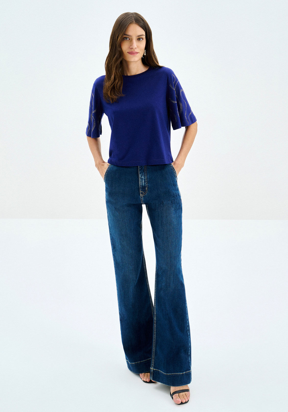 T-shirt em Malha com Strass na Manga Flare, , large.