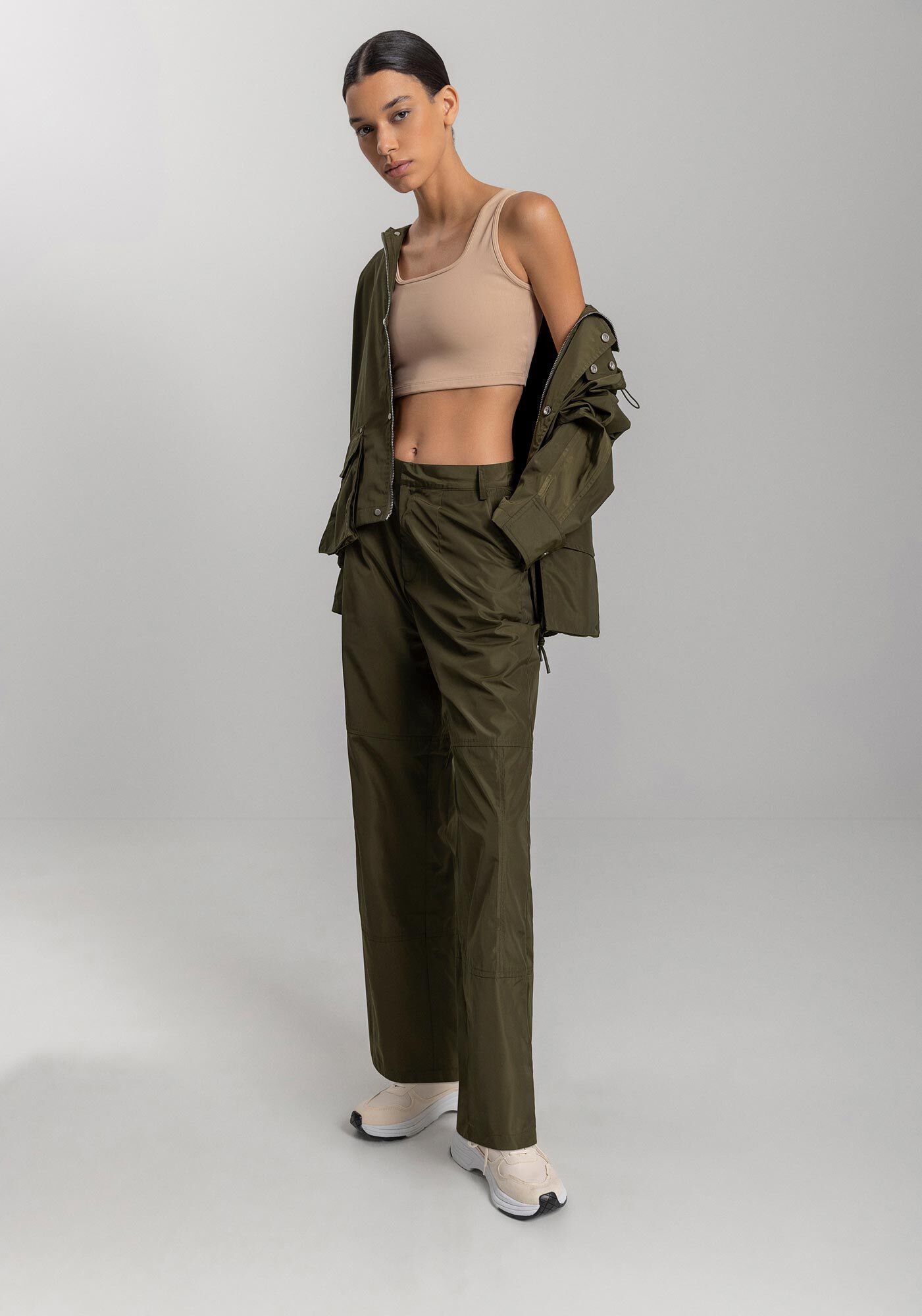 Cal&ccedil;a Reta Corta Vento Com Cintura M&eacute;dia E Bolsos Move, , large.