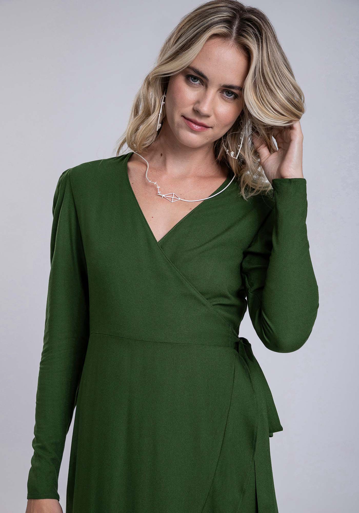 Vestido de top crepe com babado
