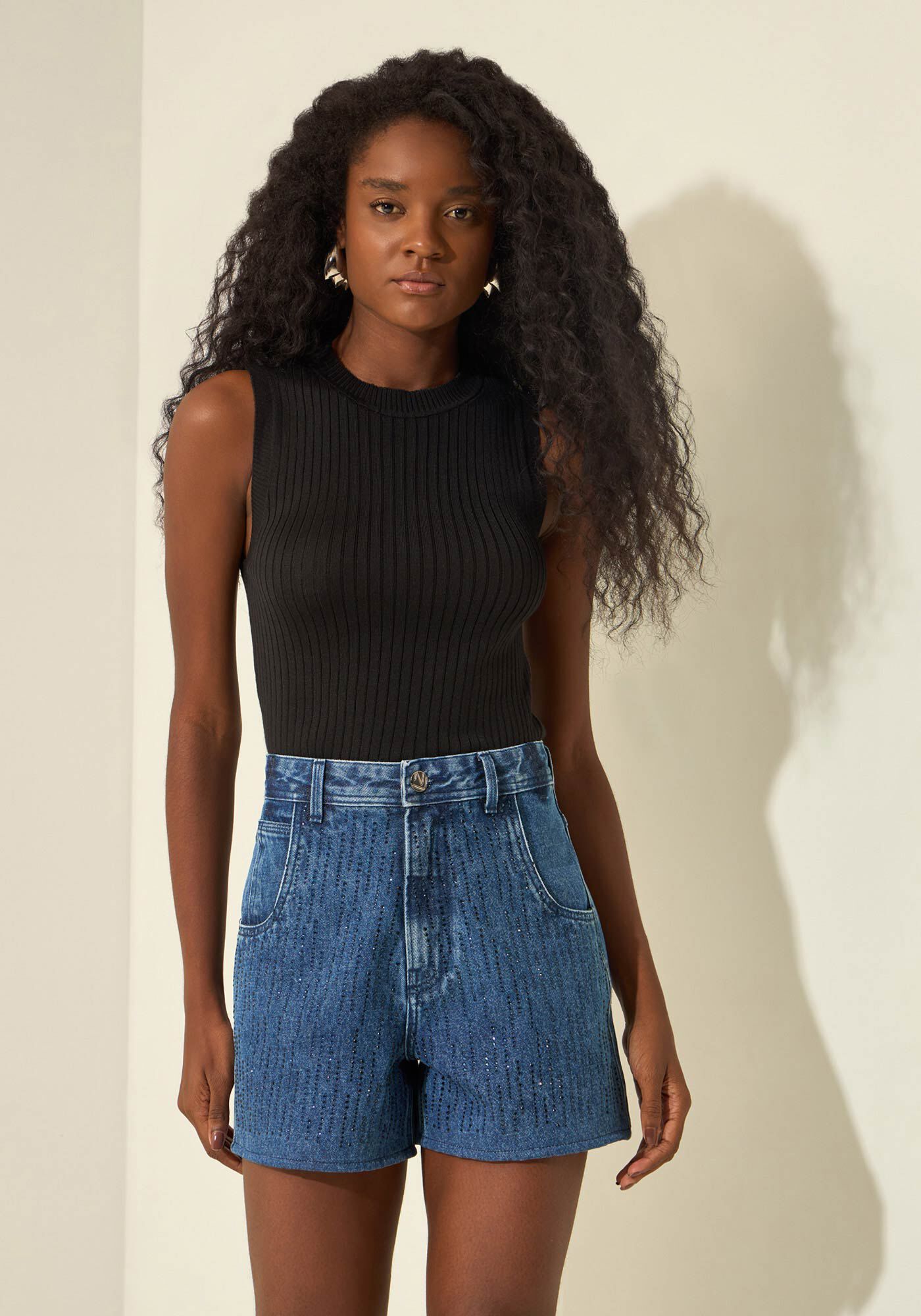 Shorts Mom Jeans De Cintura Alta Com Aplica&ccedil;&otilde;es, JEANS, large.