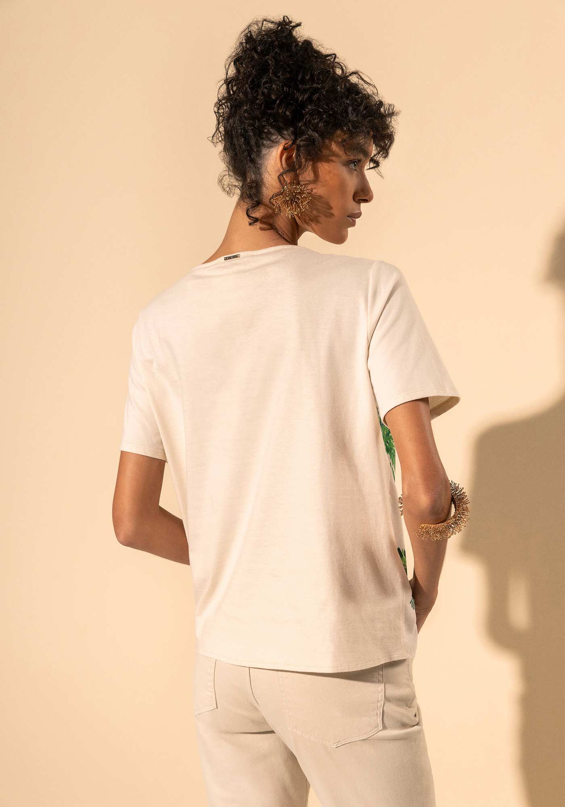 Blusa De Mangas Curtas Com Frente Estampada E Gola Redonda, BEGE ALHAMBRA. Blusa De Mangas Curtas Com Frente Estampada E Gola Redonda, BEGE ALHAMBRA, large.