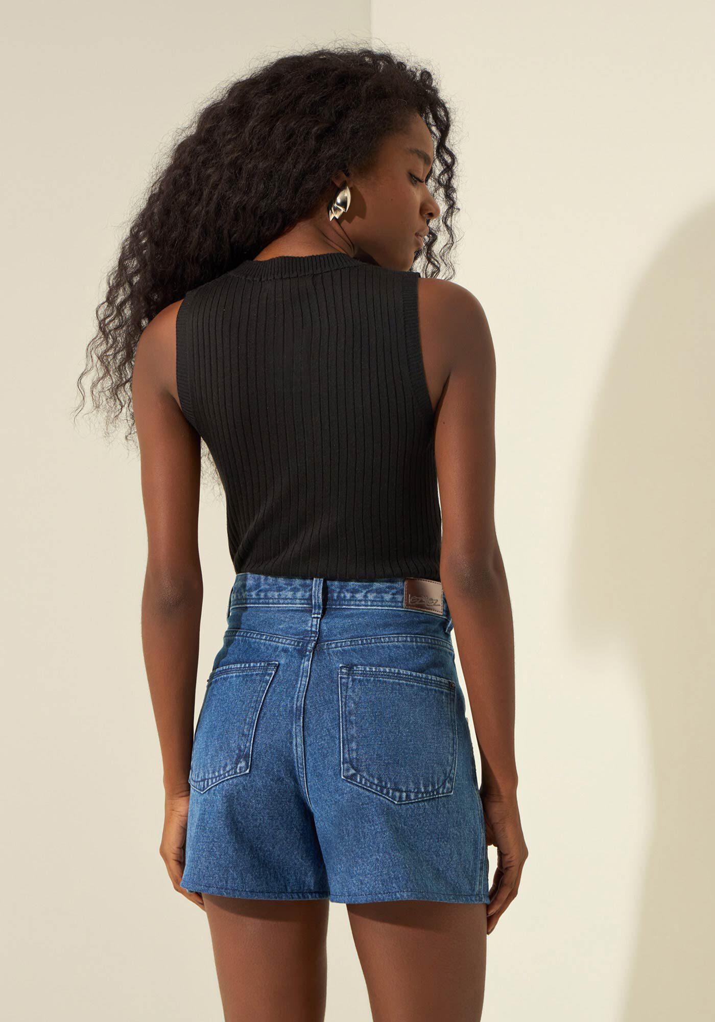 Shorts Mom Jeans De Cintura Alta Com Aplica&ccedil;&otilde;es, JEANS, large.