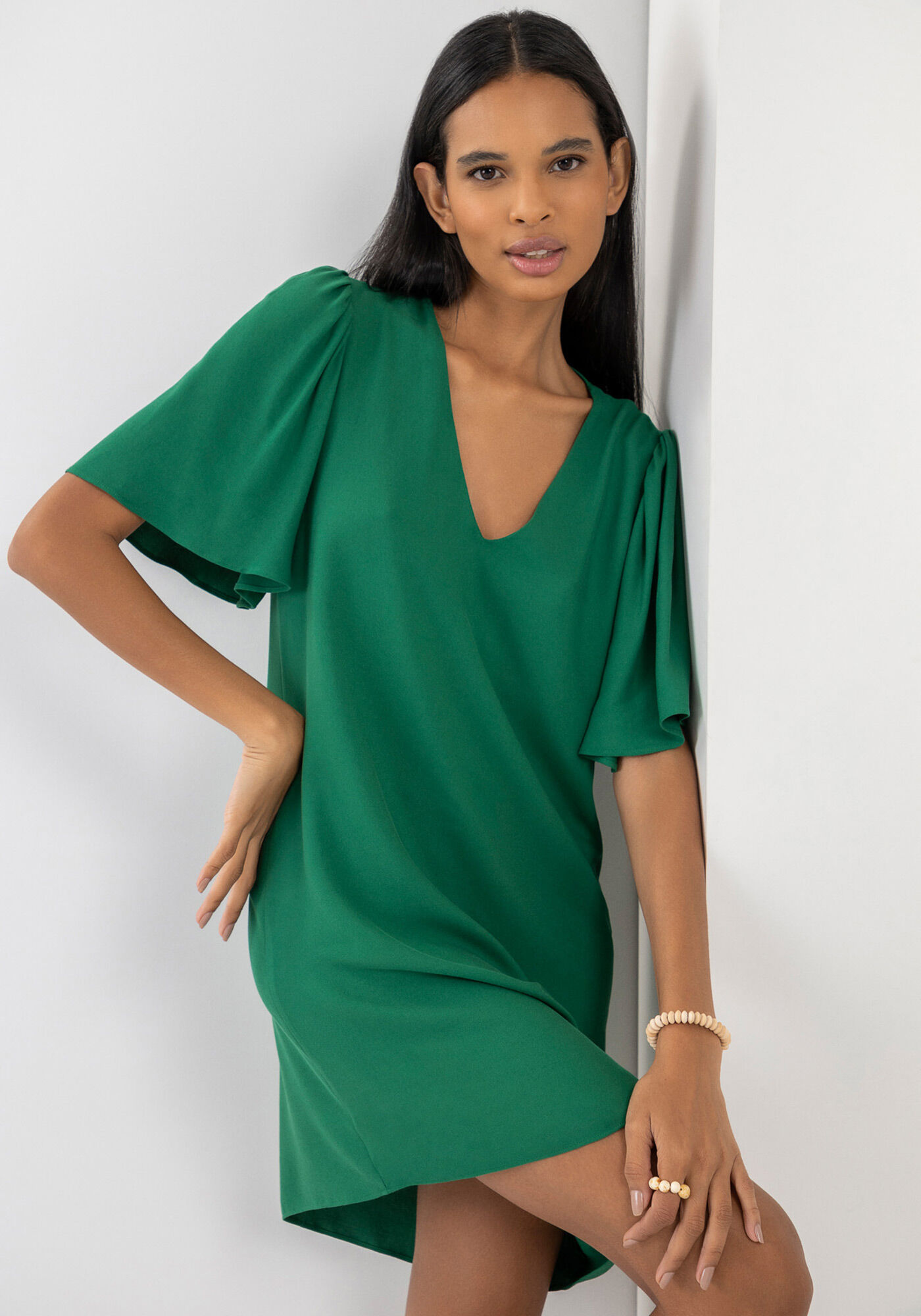 Vestido Curto em Crepe com Franzido Mangas, , large.