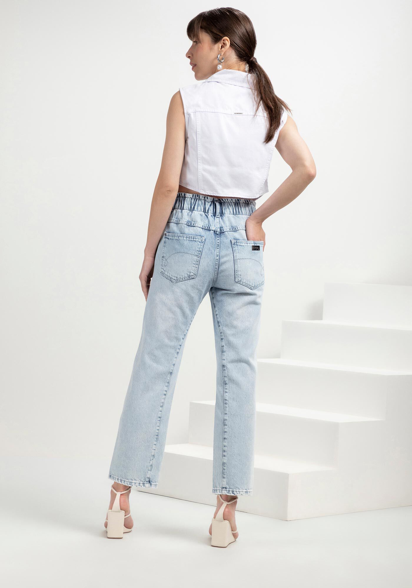 Calça jeans com elástico embaixo top