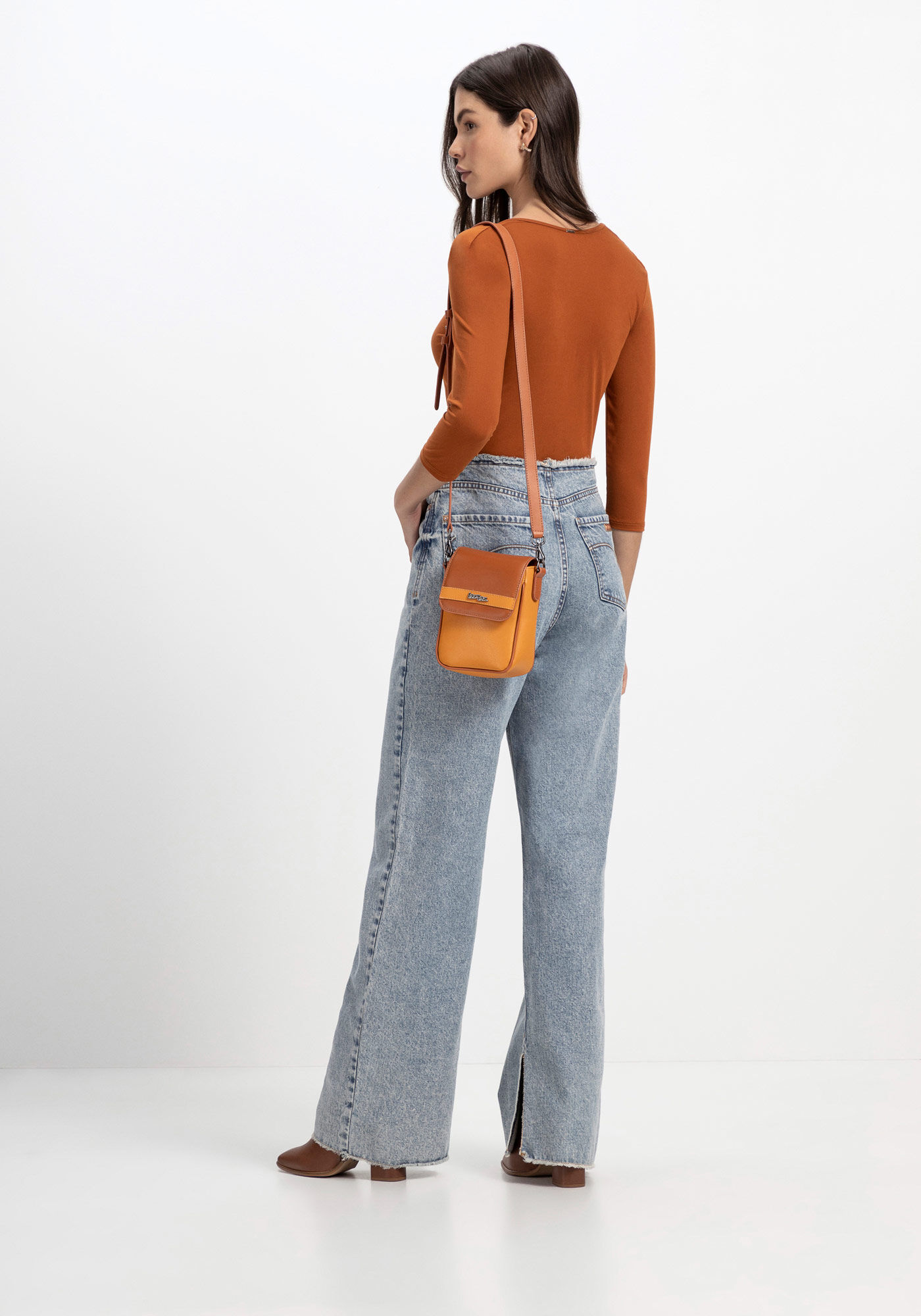 Blusa Manga 3/4 em Malha Aveludada com Franzido, MARROM BISCUIT, large.