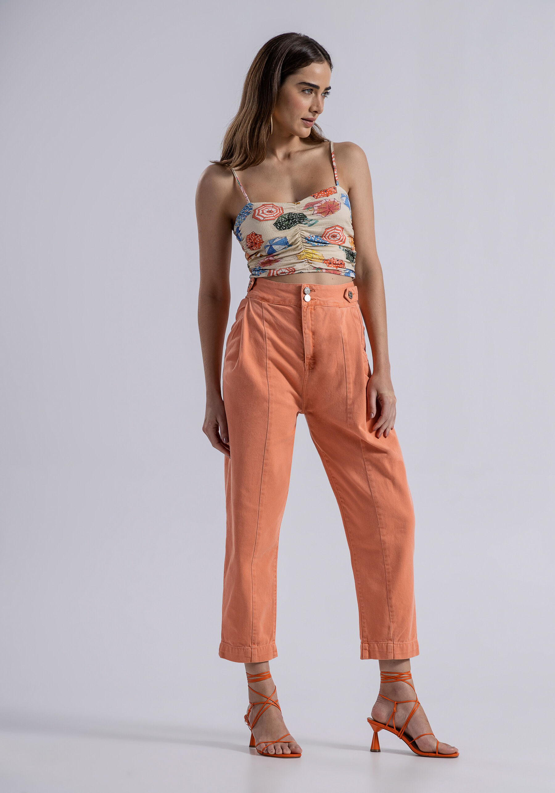 Blusa Cropped em Malha Vicenza Franzida, BRONZEADO. Blusa Cropped em Malha Vicenza Franzida, BRONZEADO, large.