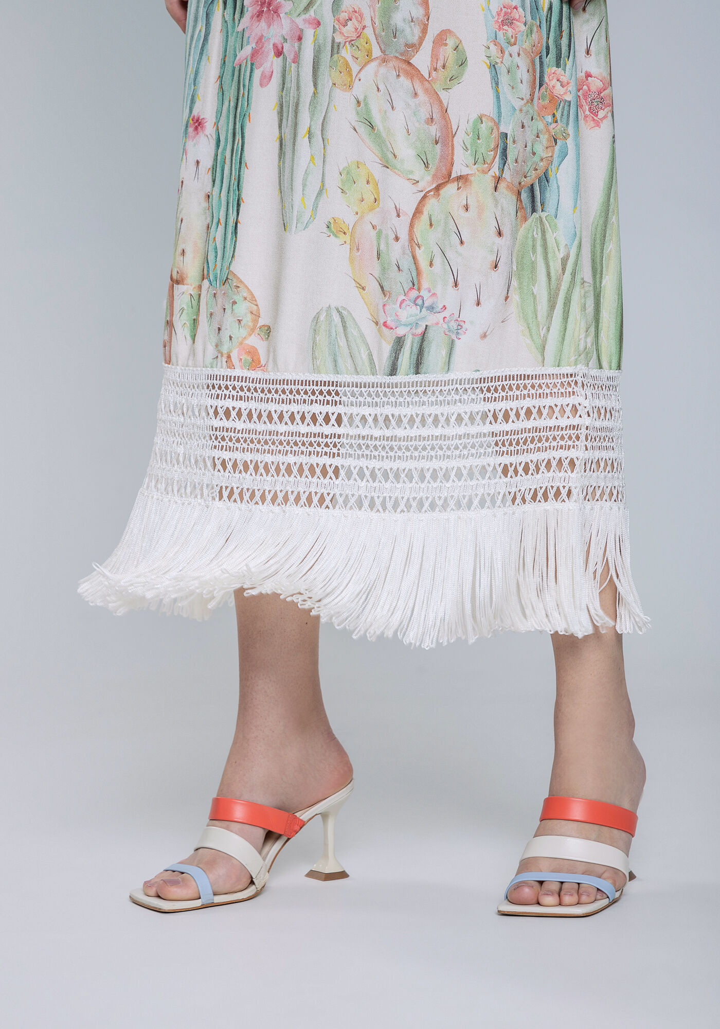 Vestido Frente &Uacute;nica Midi em Crepe com Franjas, , large.