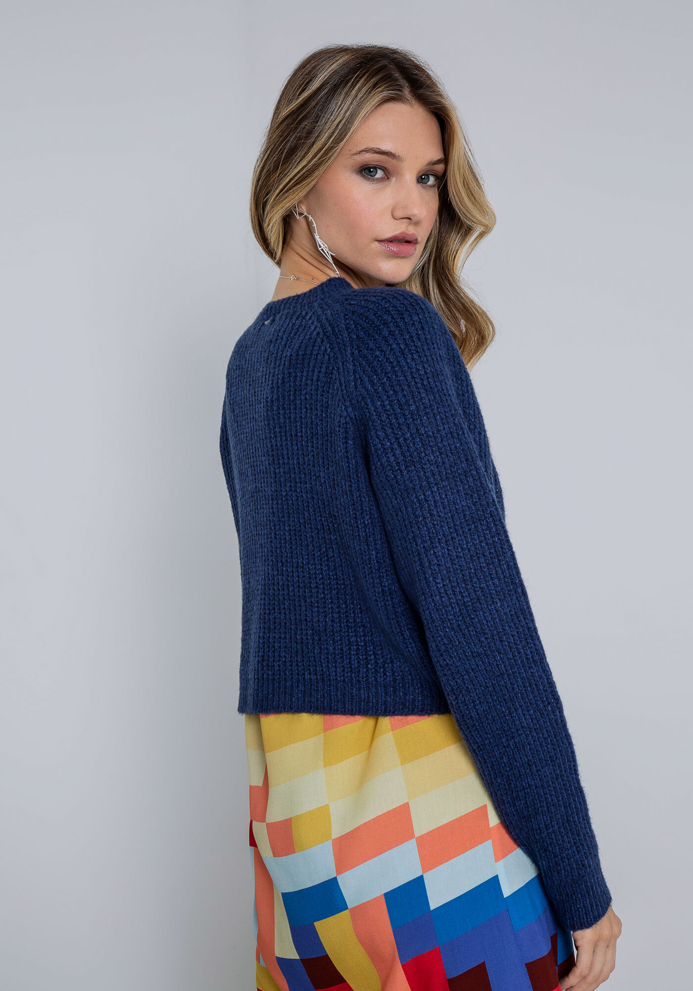 Blusa Manga Longa em Tric&ocirc; Cropped, AZUL TINKER, large.