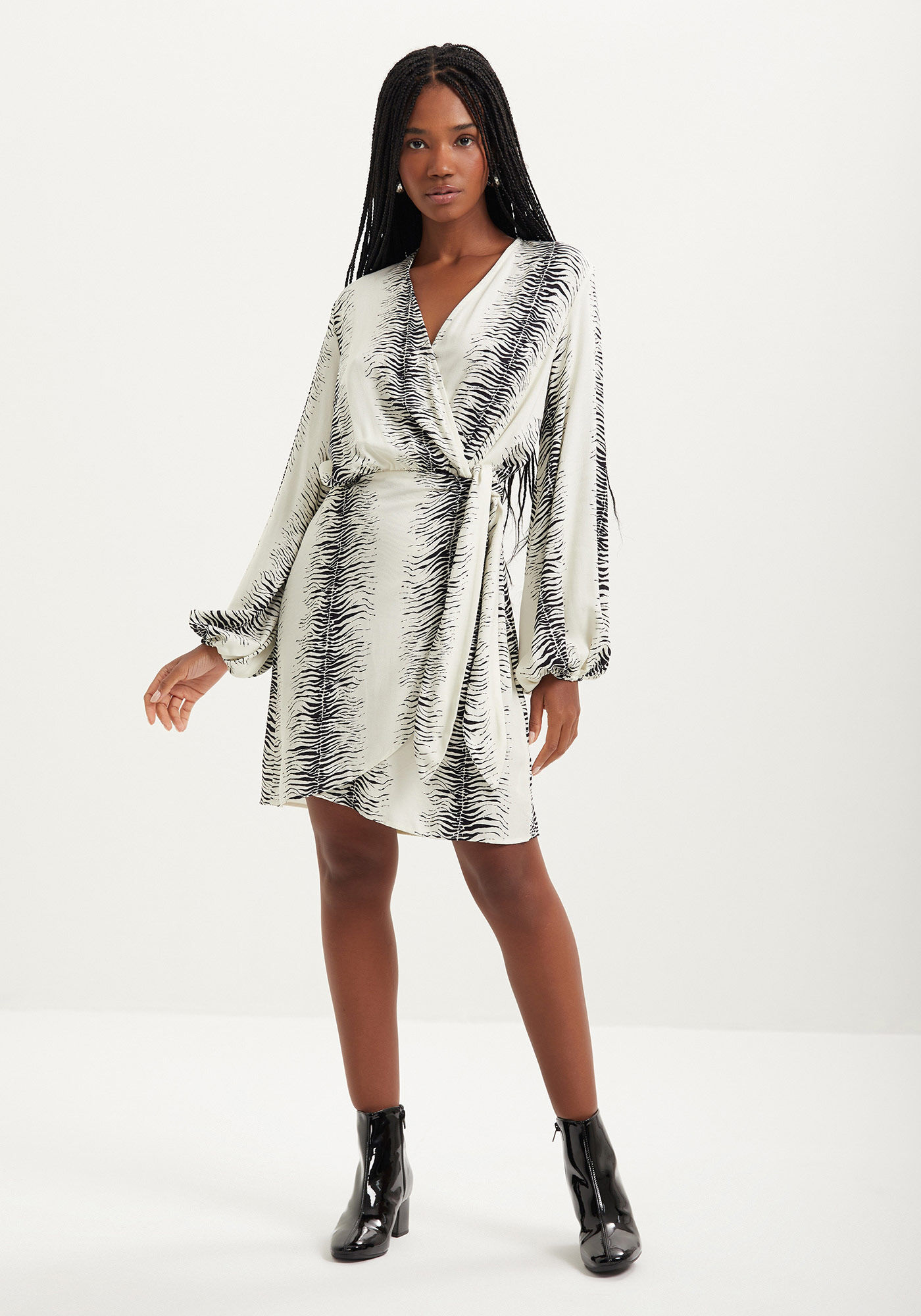 Vestido Estampado Transpassado Com Mangas Longas E Amarra&ccedil;&atilde;o, ZEBRA STRIPES PRETO, large.