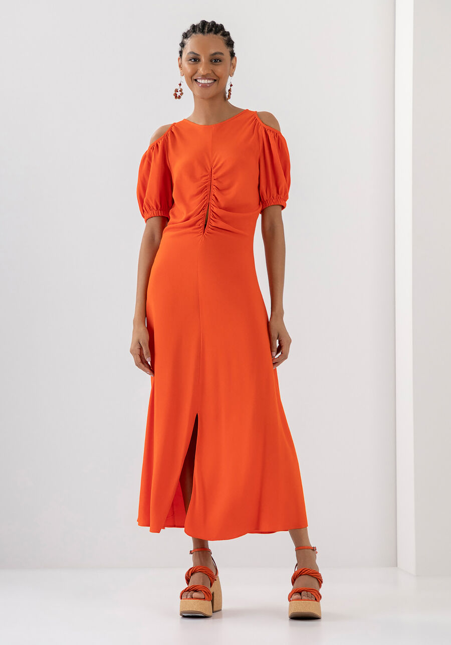Vestido Midi Franzido em Crepe com Fenda, LARANJA BLOODYORANGE. Vestido Midi Franzido em Crepe com Fenda, LARANJA BLOODYORANGE, large.