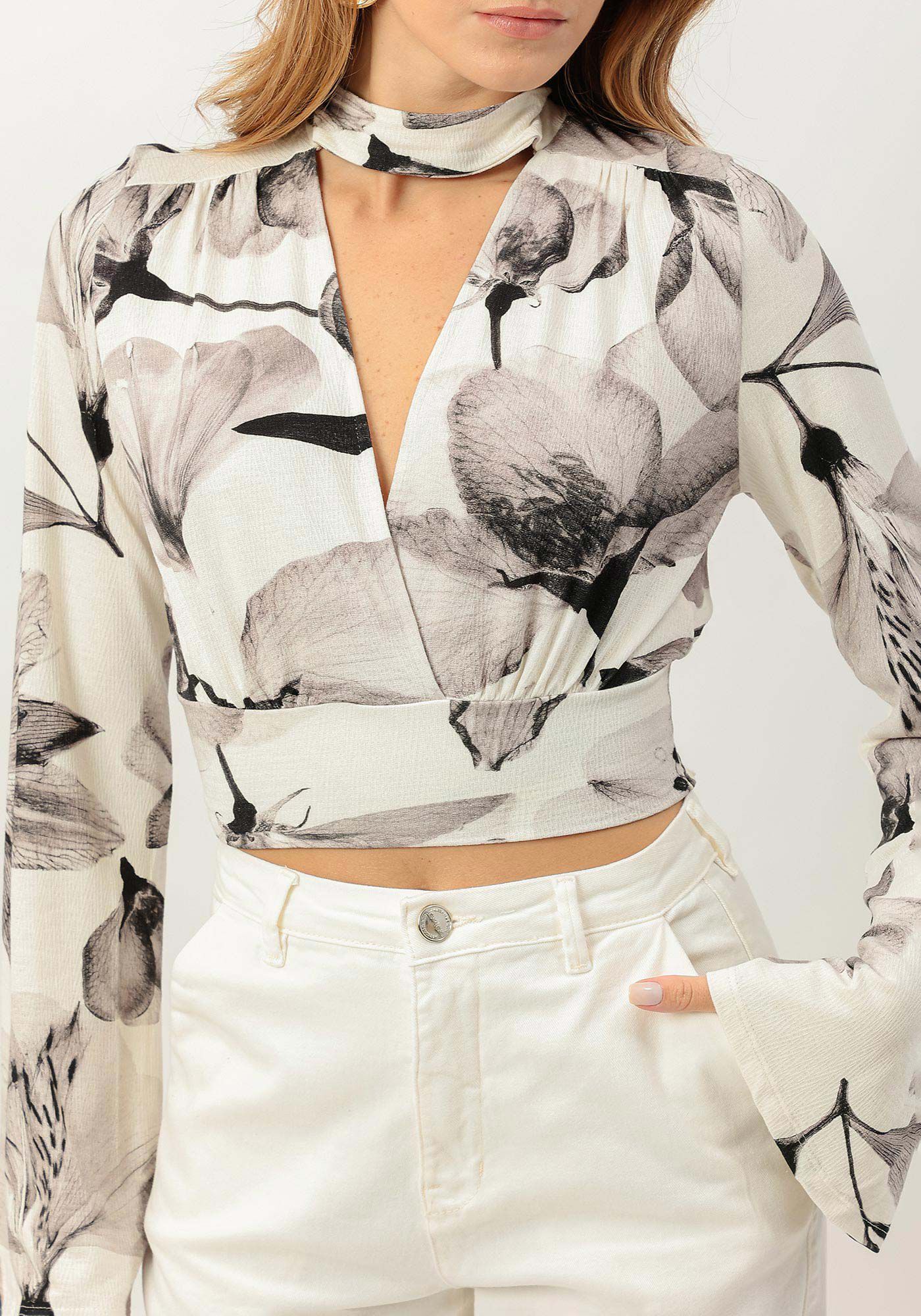 Blusa Cropped Manga Longa Flare com Cut Gola, , large.