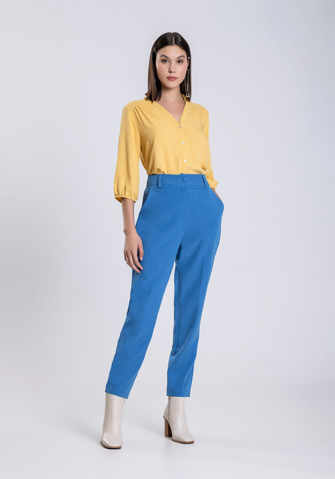 Cal&ccedil;a Carrot em Tecido Petra com Cintura M&eacute;dia, , large.