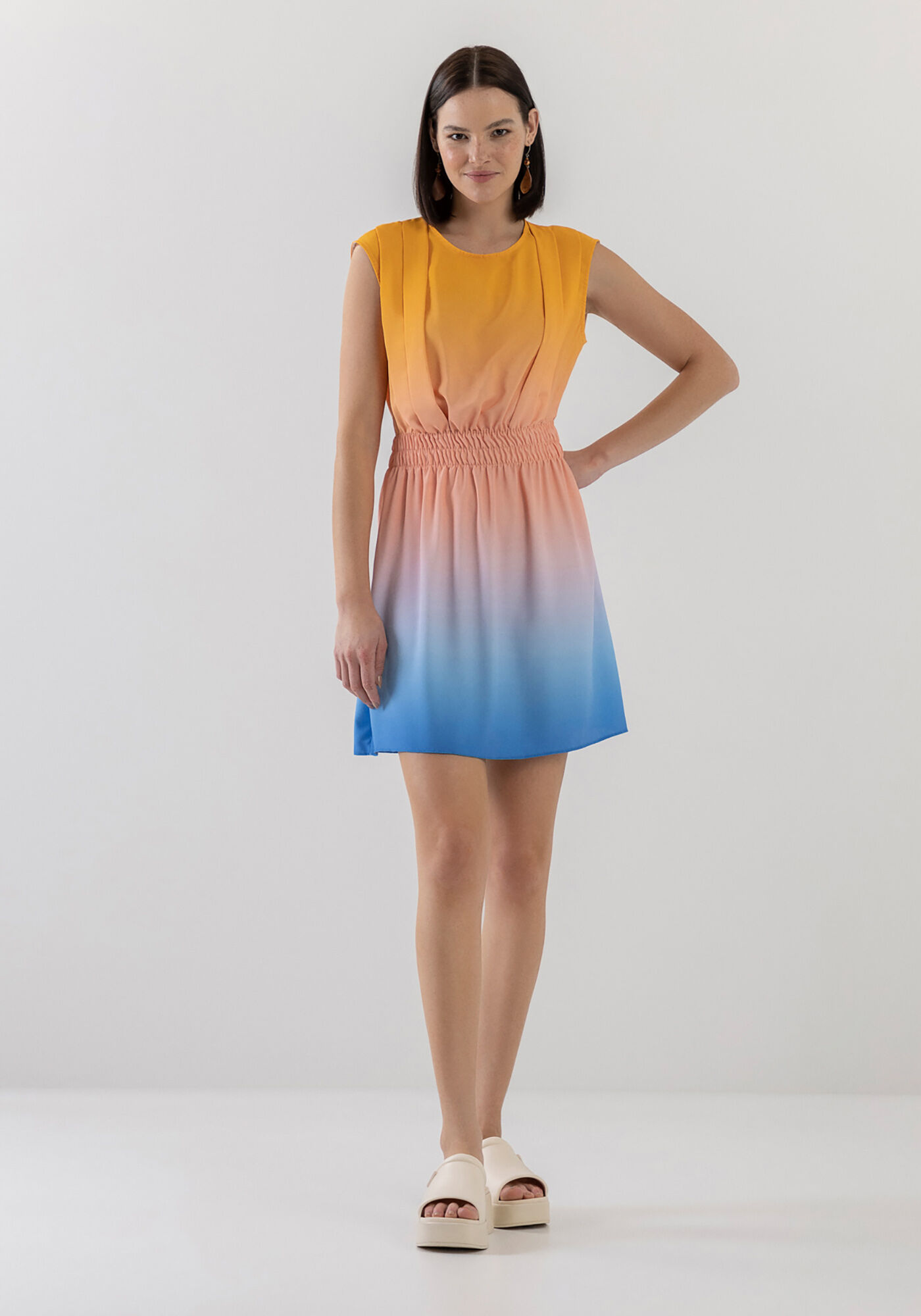 Vestido com elastico sales abaixo da cintura