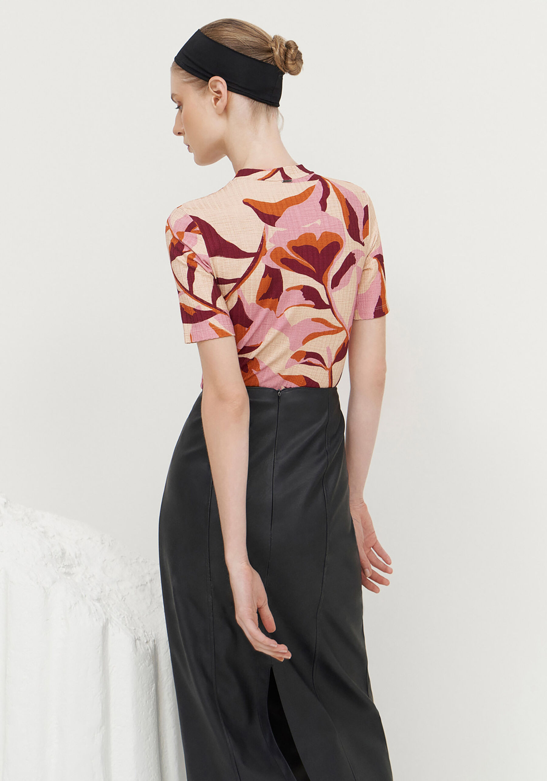 Blusa Canelada Estampada com Gola, PINK PETALS. Blusa Canelada Estampada com Gola, PINK PETALS, large.