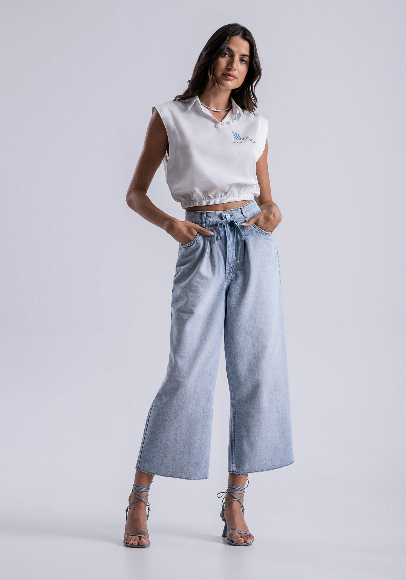 Regata Polo Cropped em Tricoline com Bordado, , large.