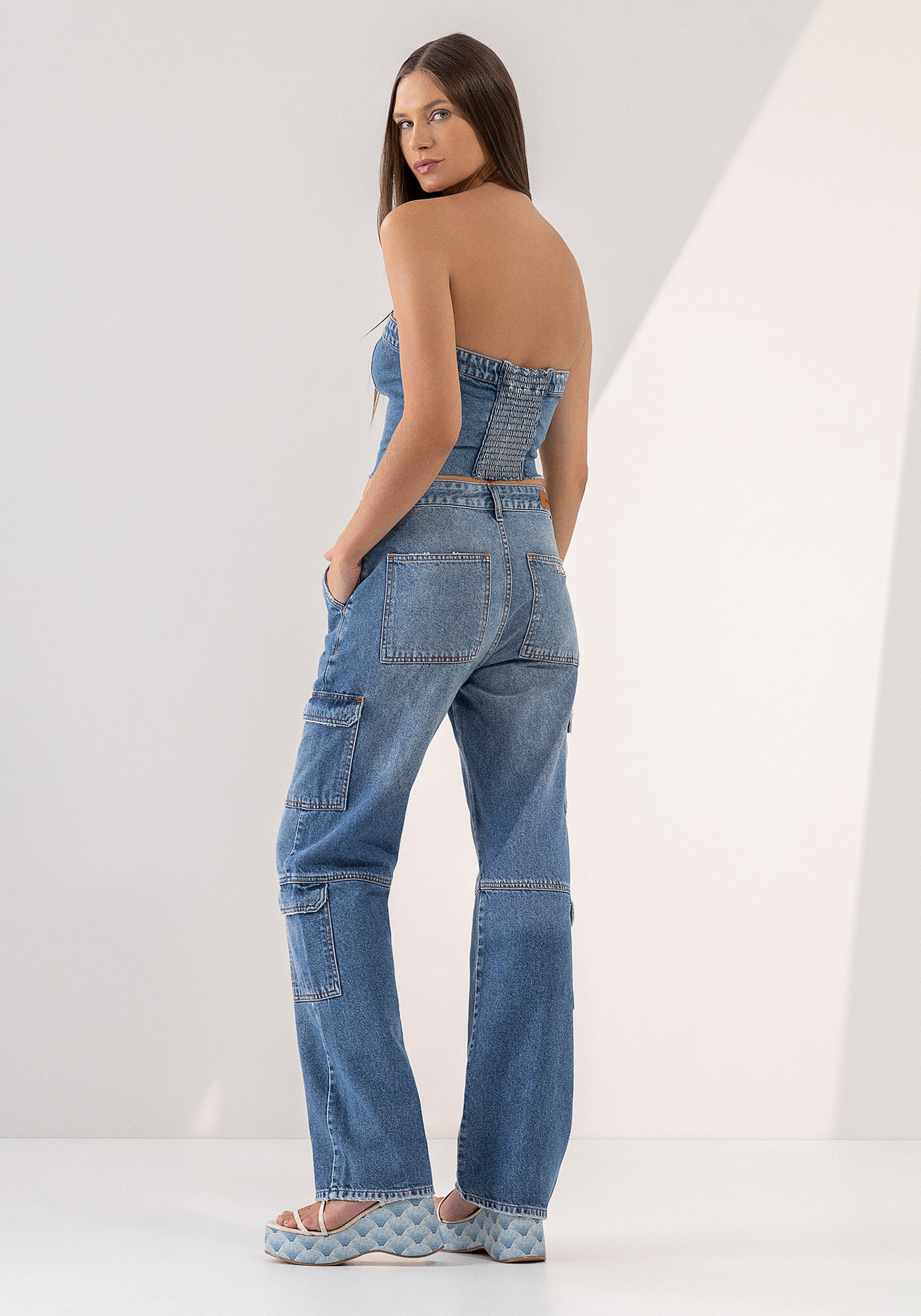 Cal&ccedil;a Jeans Cargo com Cintura M&eacute;dia, JEANS, large.