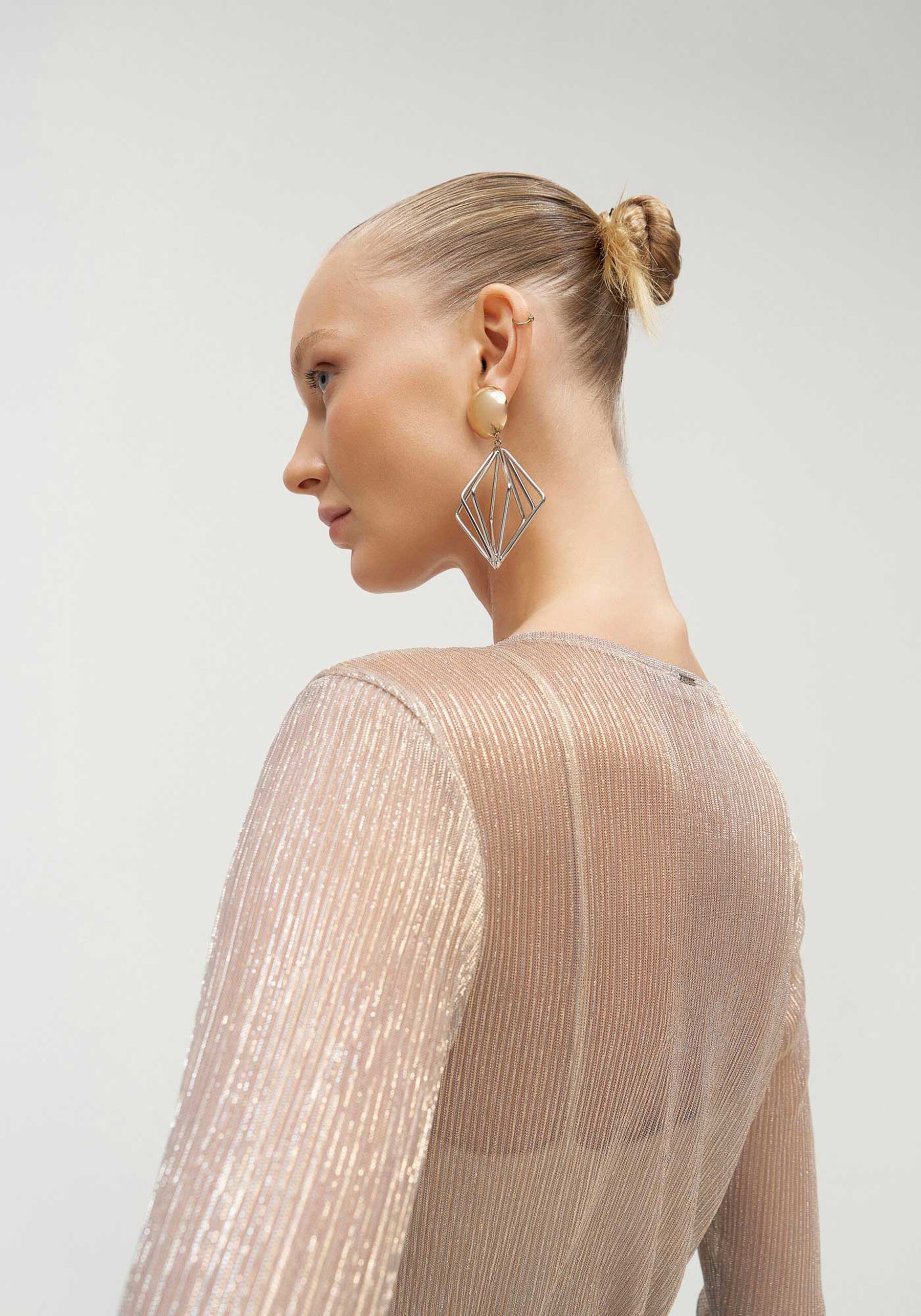 Blusa Manga Longa em Tule Lurex, BEGE FLAME. Blusa Manga Longa em Tule Lurex, BEGE FLAME, large.