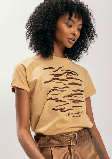 Blusa T-shirt De Mangas Curtas Com Estampa E Paetês, BEGE FOGGY. Blusa T-shirt De Mangas Curtas Com Estampa E Paetês, BEGE FOGGY, large.