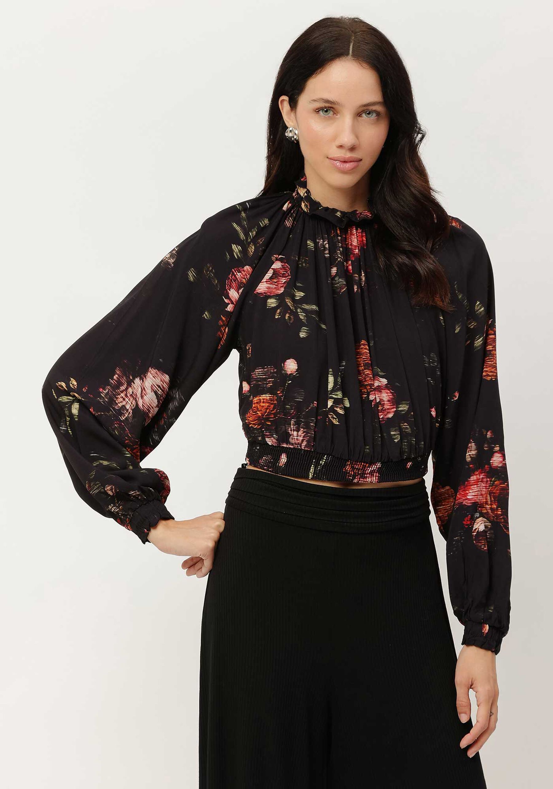 Blusa Manga Longa Franzida com Gola Alta, . Blusa Manga Longa Franzida com Gola Alta, , large.