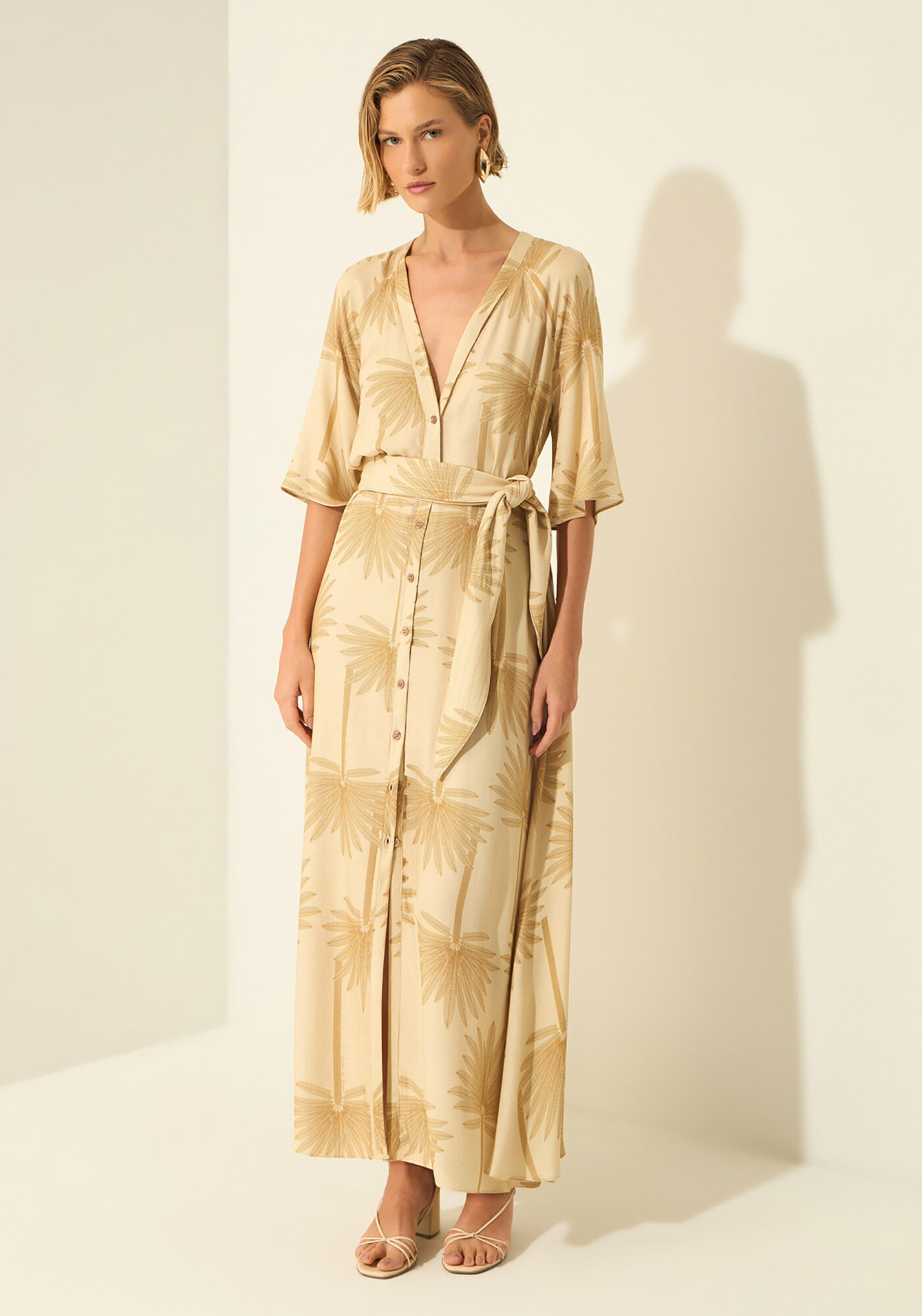 Vestido Longo Estampado Com Mangas Curtas E Bot&otilde;es, PIACAVA BEGE, large.