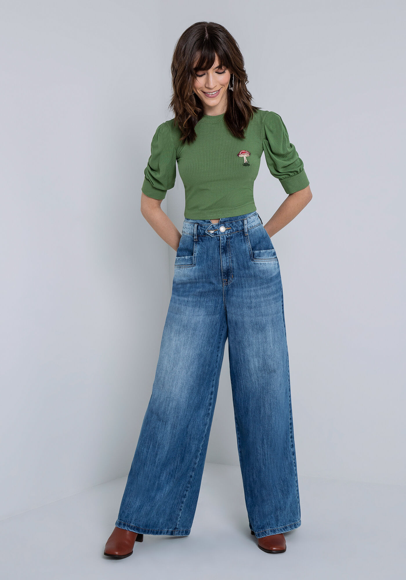 Blusa Cropped em Malha Canelada com Bordado, , large.