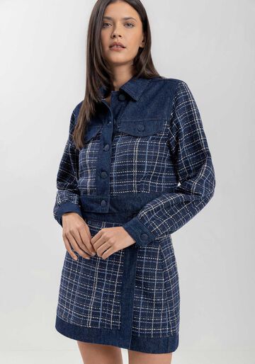 Jaqueta Jeans Cropped Com Gola E Padronagem Xadrez, JEANS. Jaqueta Jeans Cropped Com Gola E Padronagem Xadrez, JEANS, large.