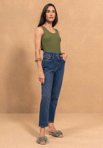 Calça Jeans Mom Comfort Com Cintura Alta E Elastano, JEANS ESCURO. Calça Jeans Mom Comfort Com Cintura Alta E Elastano, JEANS ESCURO, large.