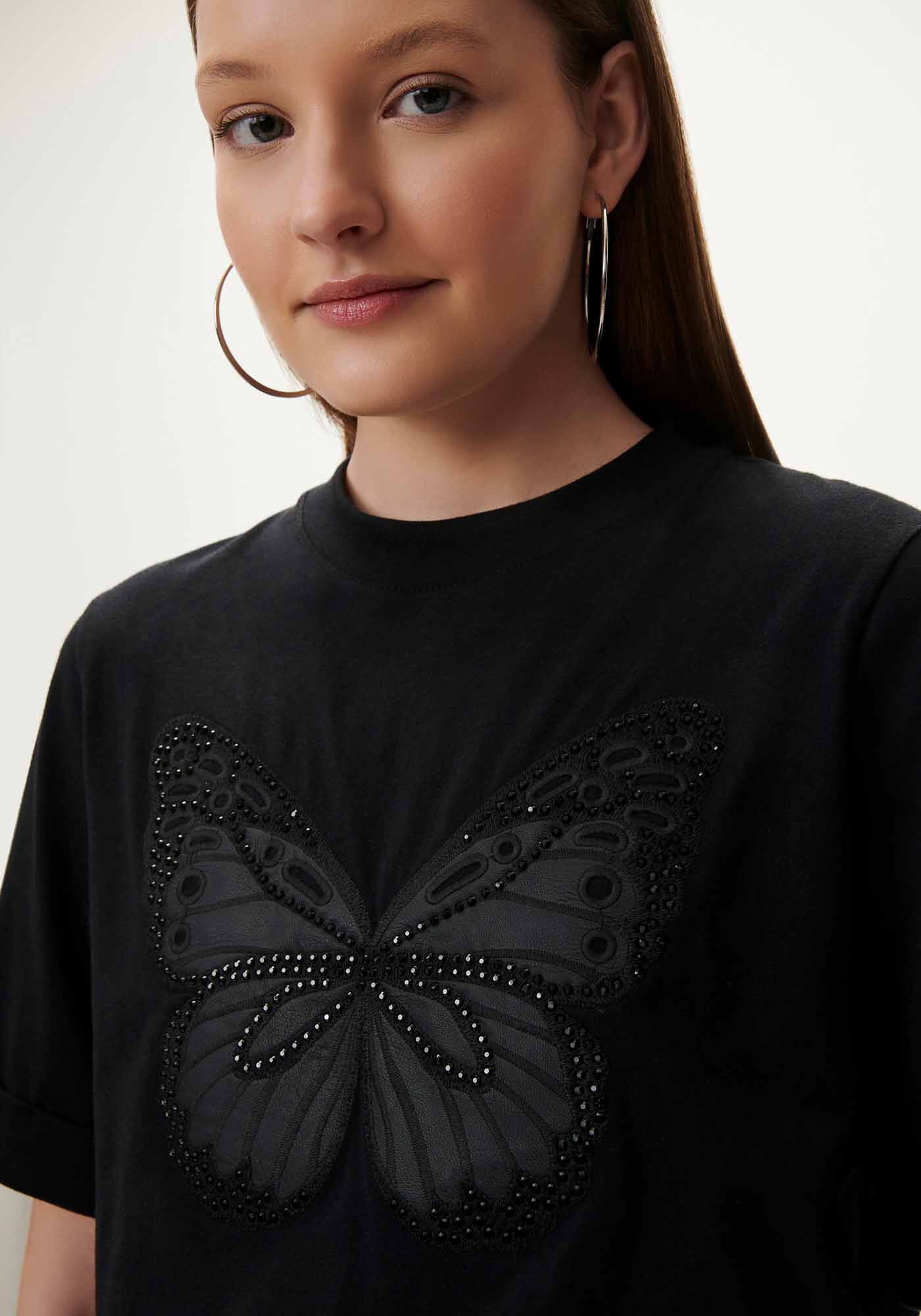 T-shirt Cropped com Regulador e Bordado Borboleta, PRETO REATIVO, large.