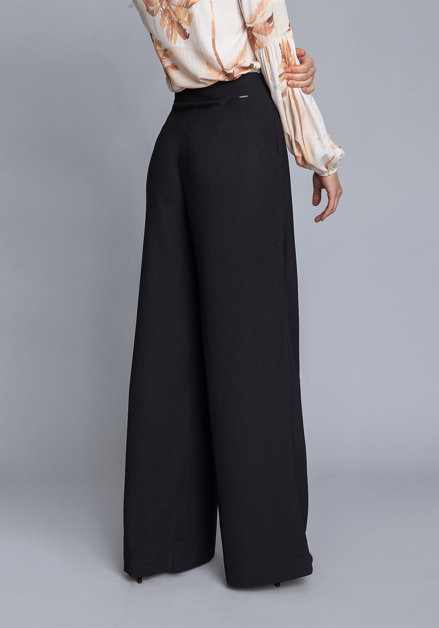 Calça pantalona em tecido, . Calça pantalona em tecido, , large.