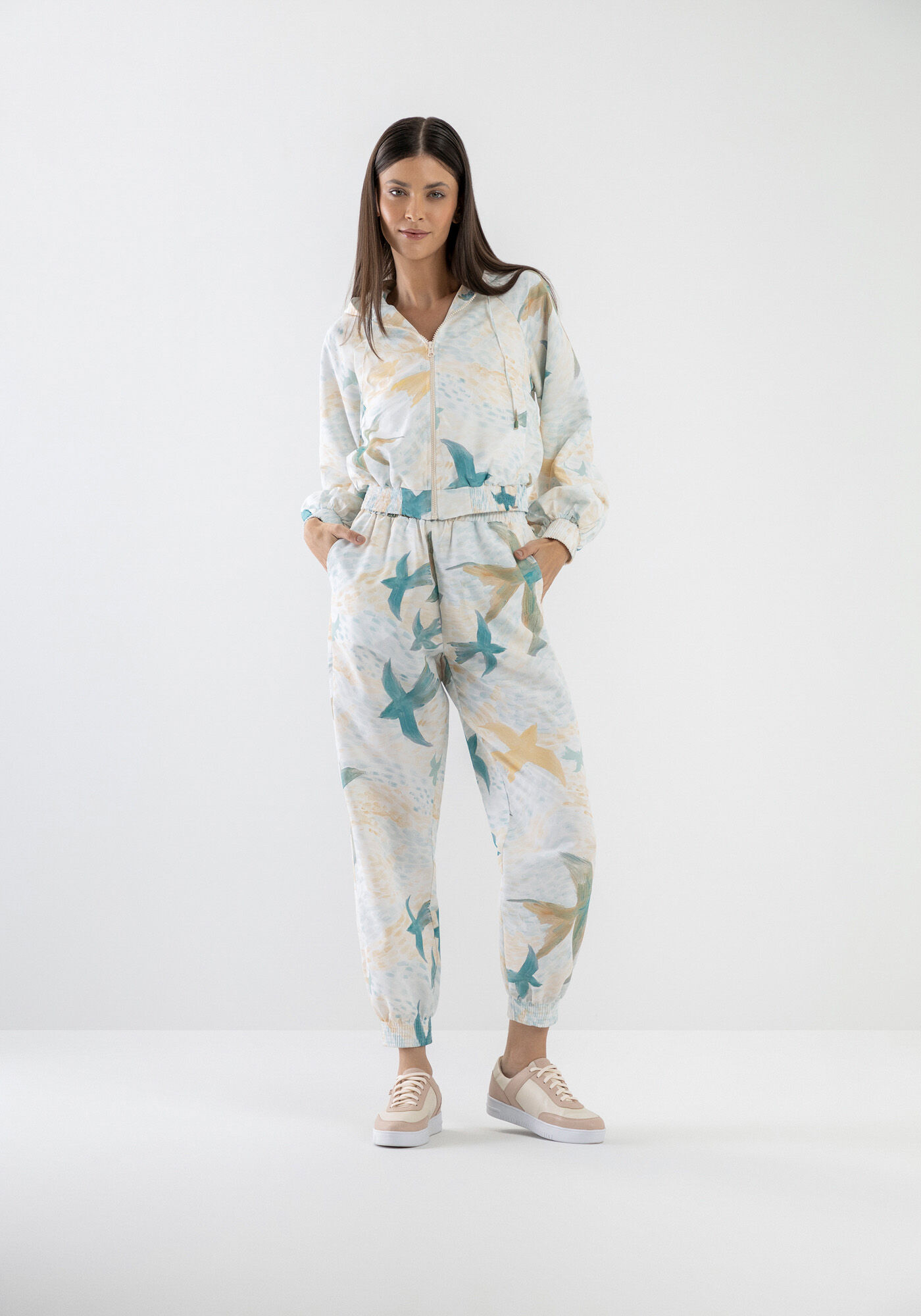 Jaqueta Bomber Cropped Estampada com Capuz, , large.