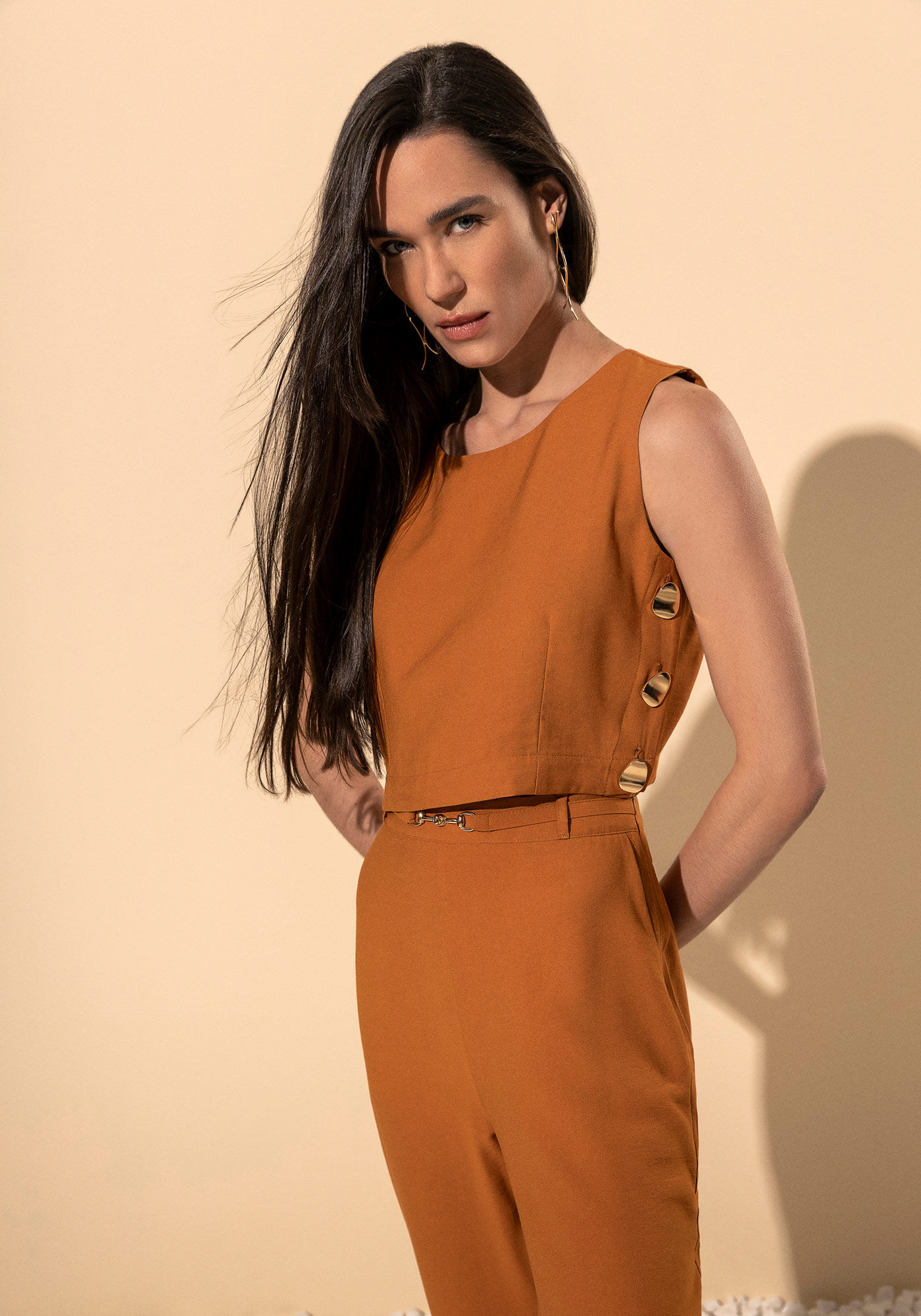 Blusa Cropped Em Tecido Plano Com Bot&otilde;es Laterais, BEGE GLAZED, large.