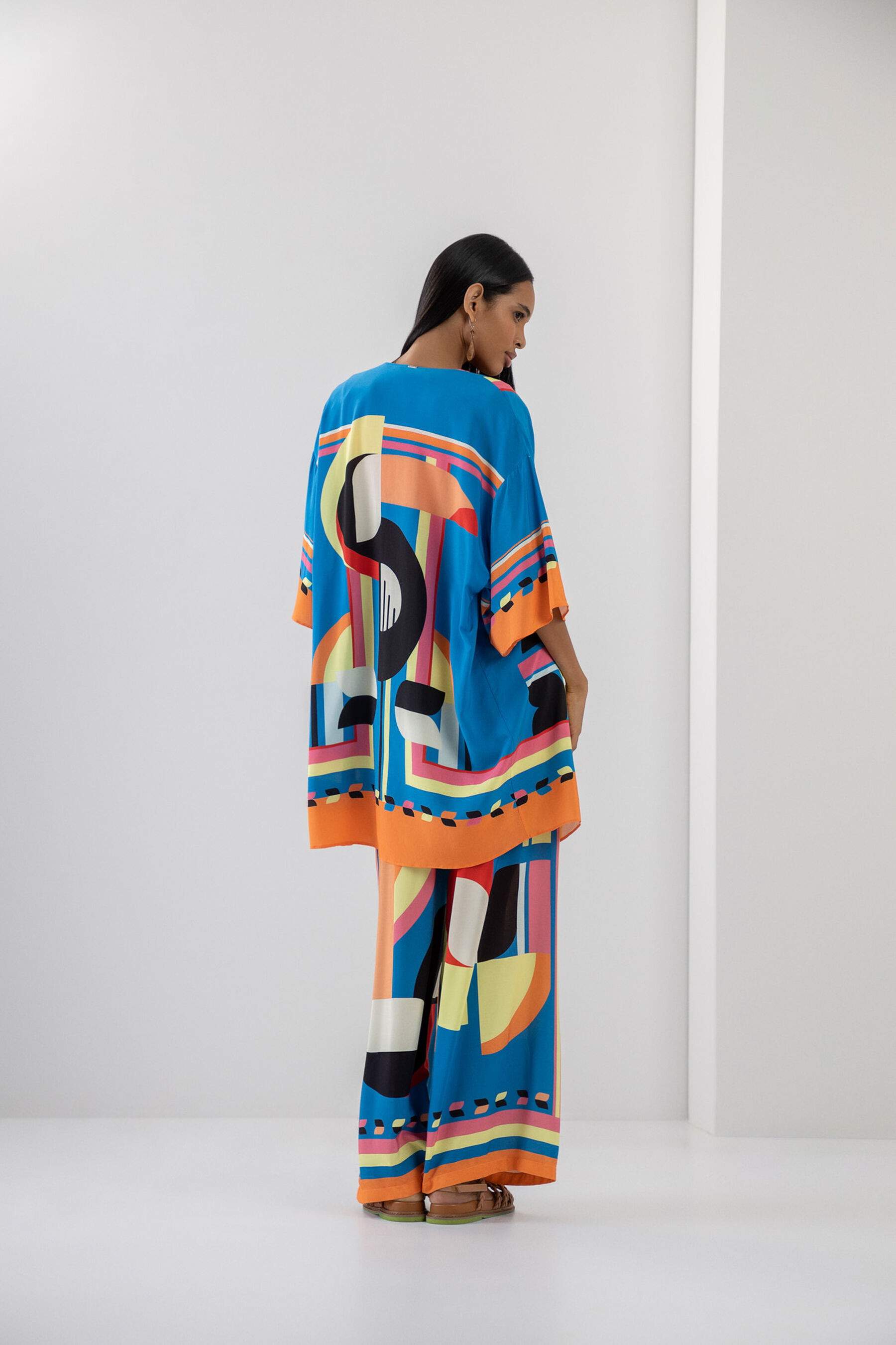 Kimono Alongado em Viscose Estampado, ARITU. Kimono Alongado em Viscose Estampado, ARITU, large.