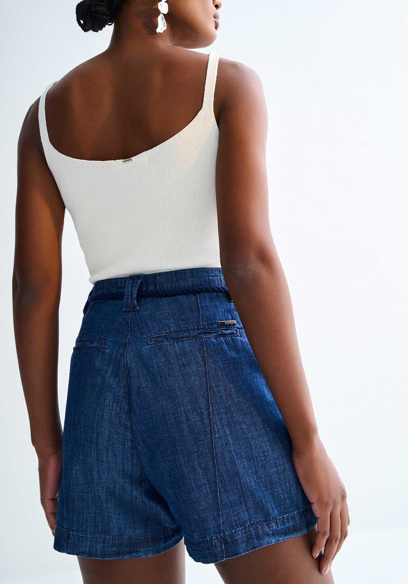 Shorts Jeans Mom Cintura Alta Alfaiataria com Cinto, JEANS, large.