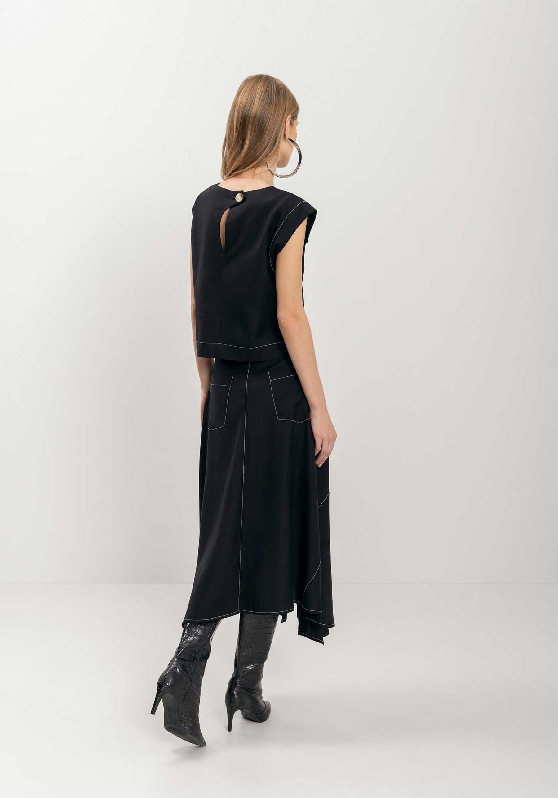 Saia Midi De Cintura Alta Com Fenda E Pesponto Contrastante, . Saia Midi De Cintura Alta Com Fenda E Pesponto Contrastante, , large.