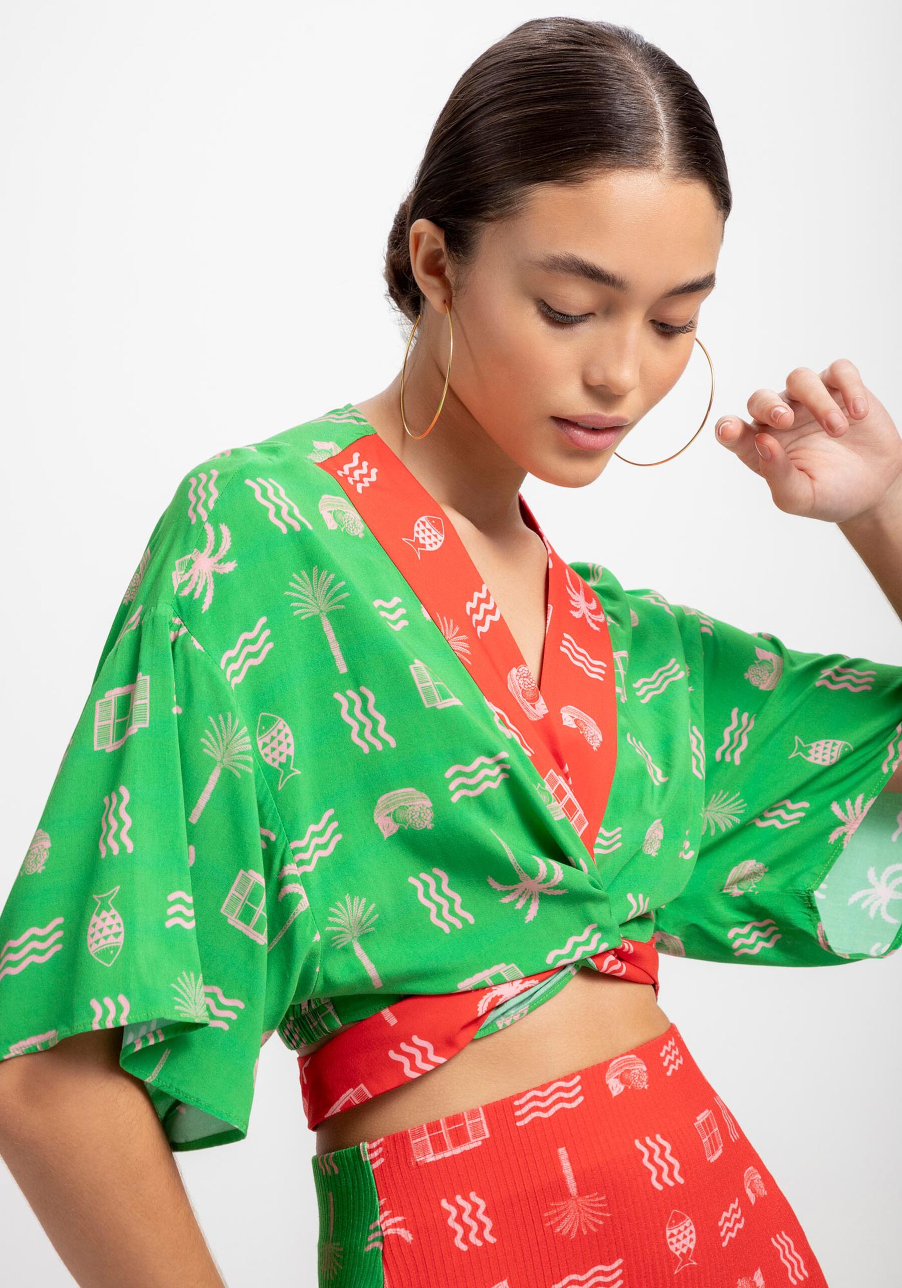 Blusa Transpassada em Viscose Estampada, VENTANA. Blusa Transpassada em Viscose Estampada, VENTANA, large.