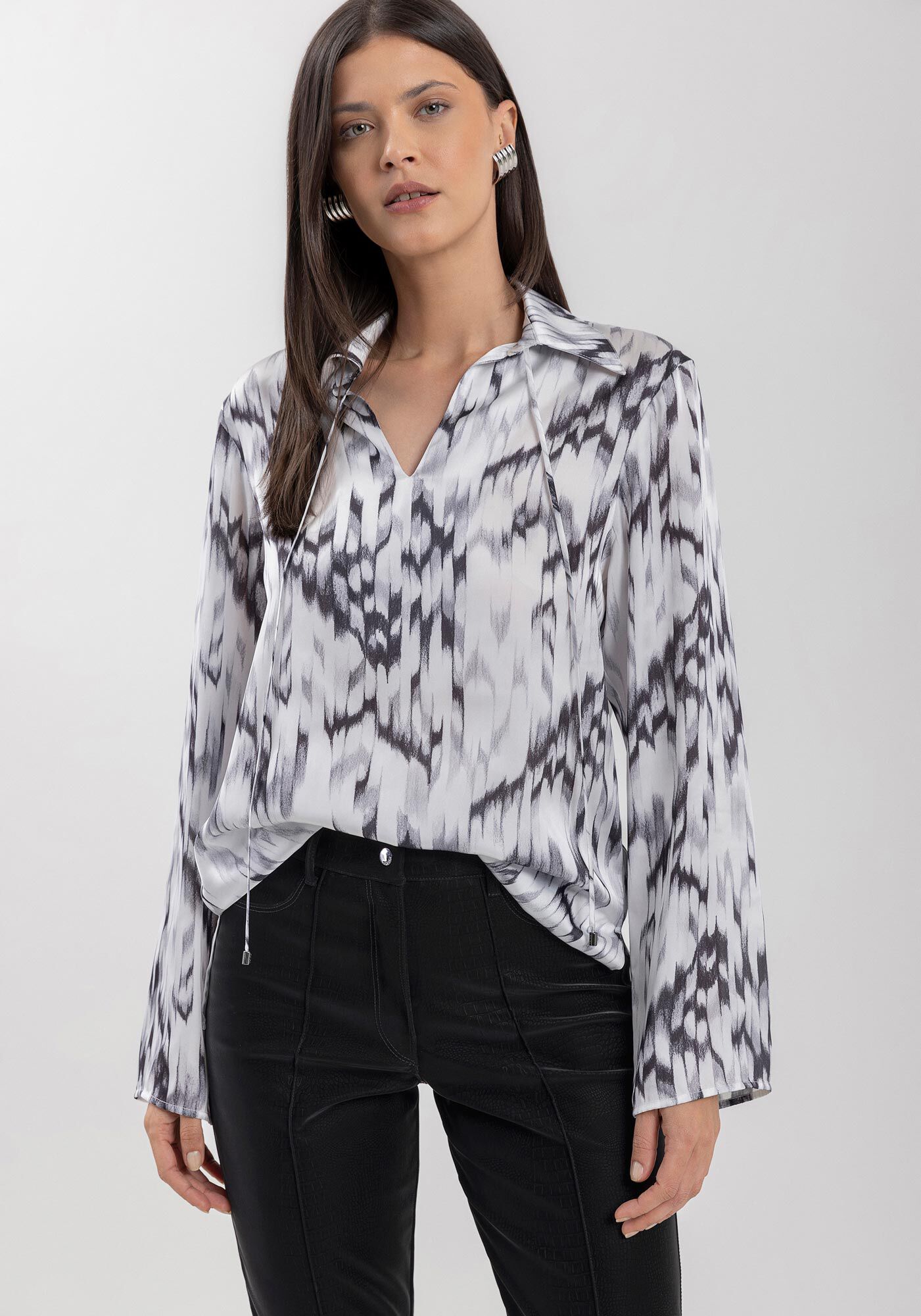 Blusa De Mangas Longas Em Cetim Estampado Com Amarra&ccedil;&atilde;o, , large.