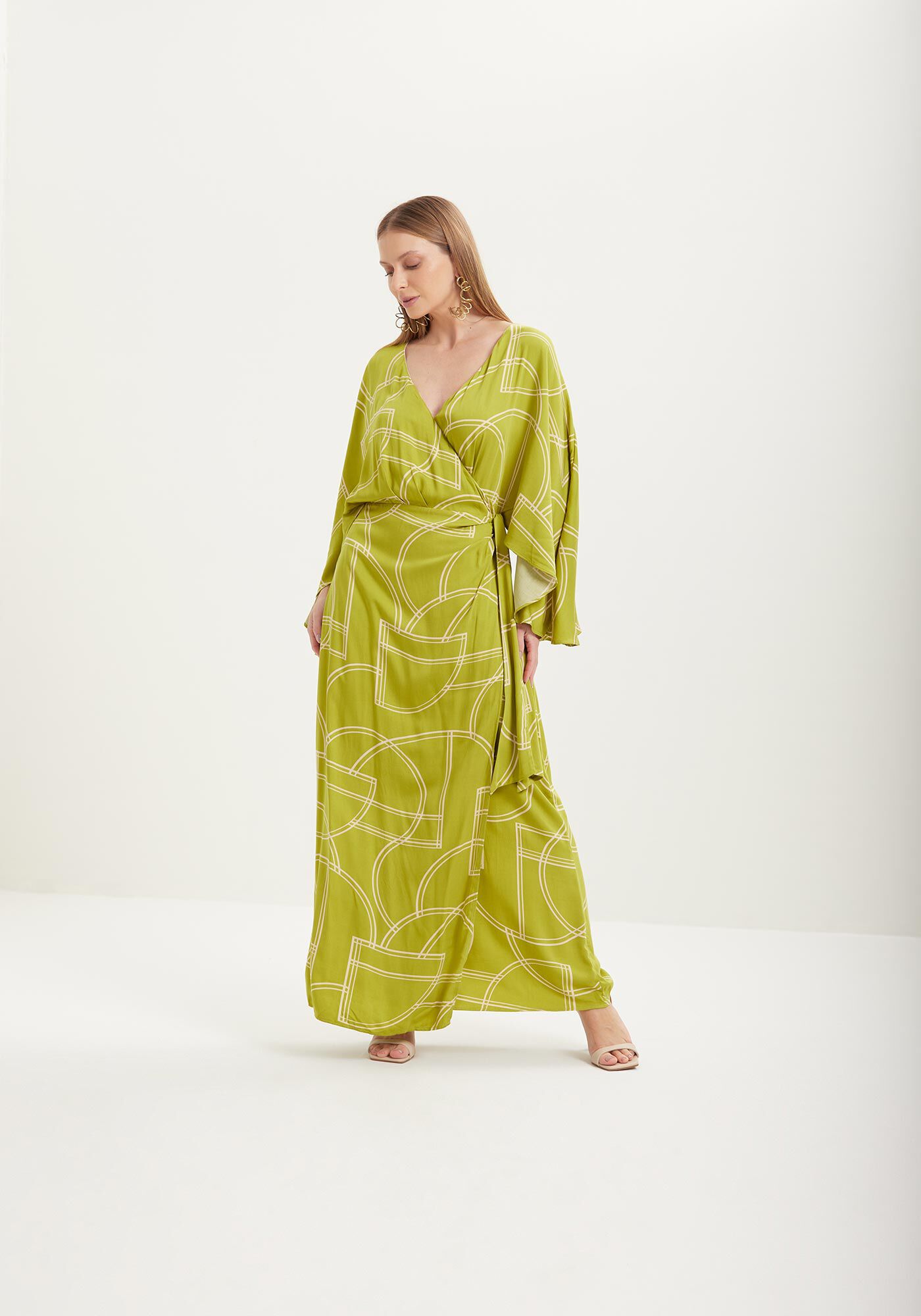 Vestido Estampado Midi Ch&aacute; De Mangas Amplas Com Faixa, , large.