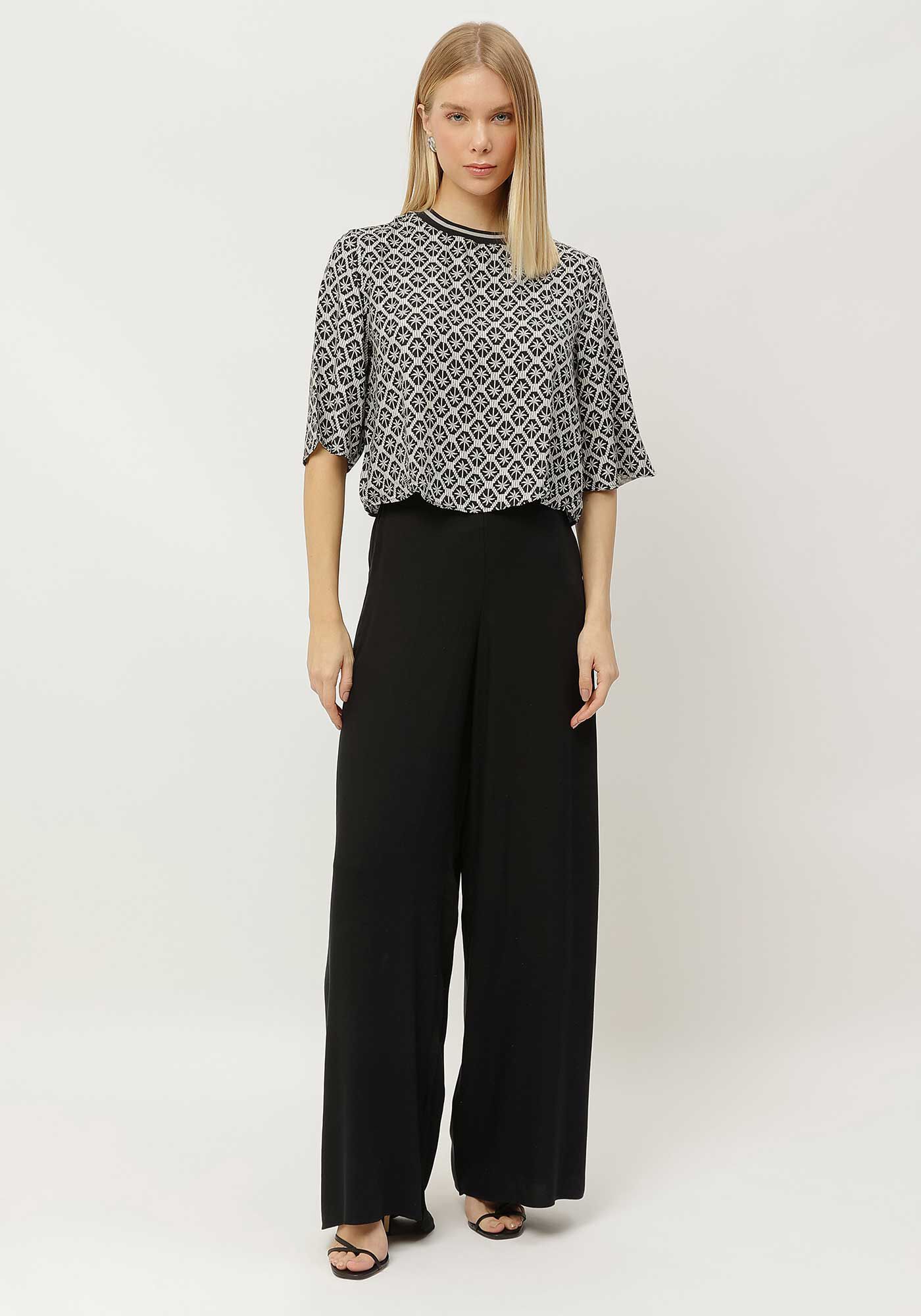 Blusa Estampada em Viscose com Retil&iacute;nea, , large.