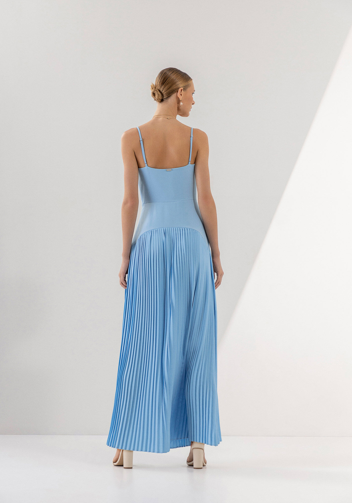 Vestido Longo Al&ccedil;as com Recorte Plissado, , large.