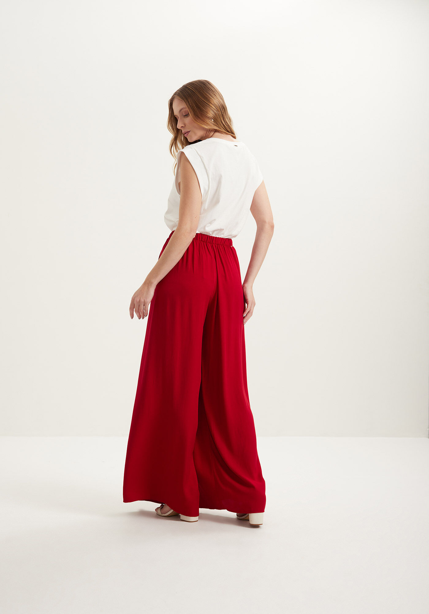 Cal&ccedil;a Pantalona Em Viscose Com Pregas E Sobreposi&ccedil;&atilde;o, , large.