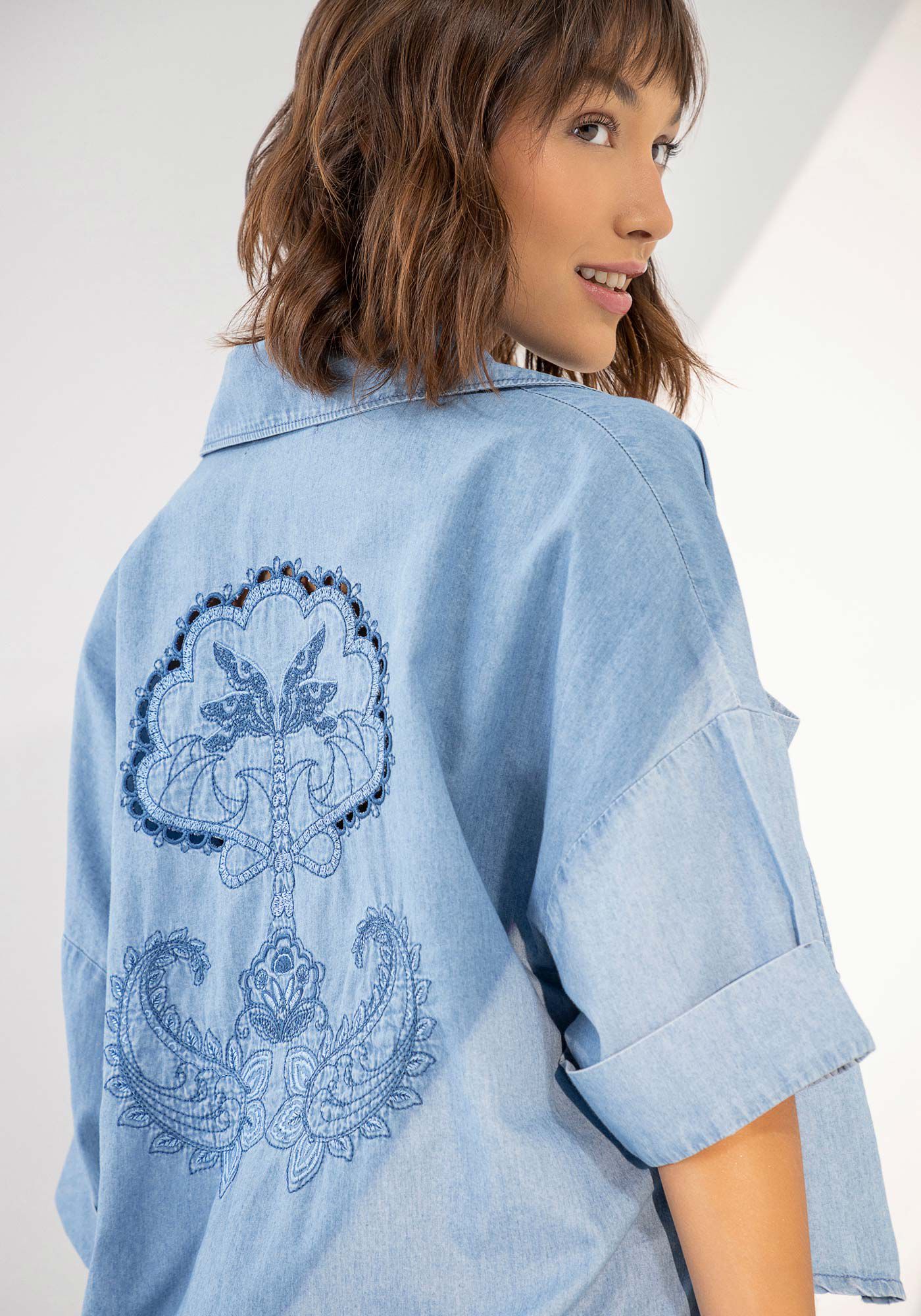 Camisa Jeans Manga Curta Mullet com Bordado Costas, , large.