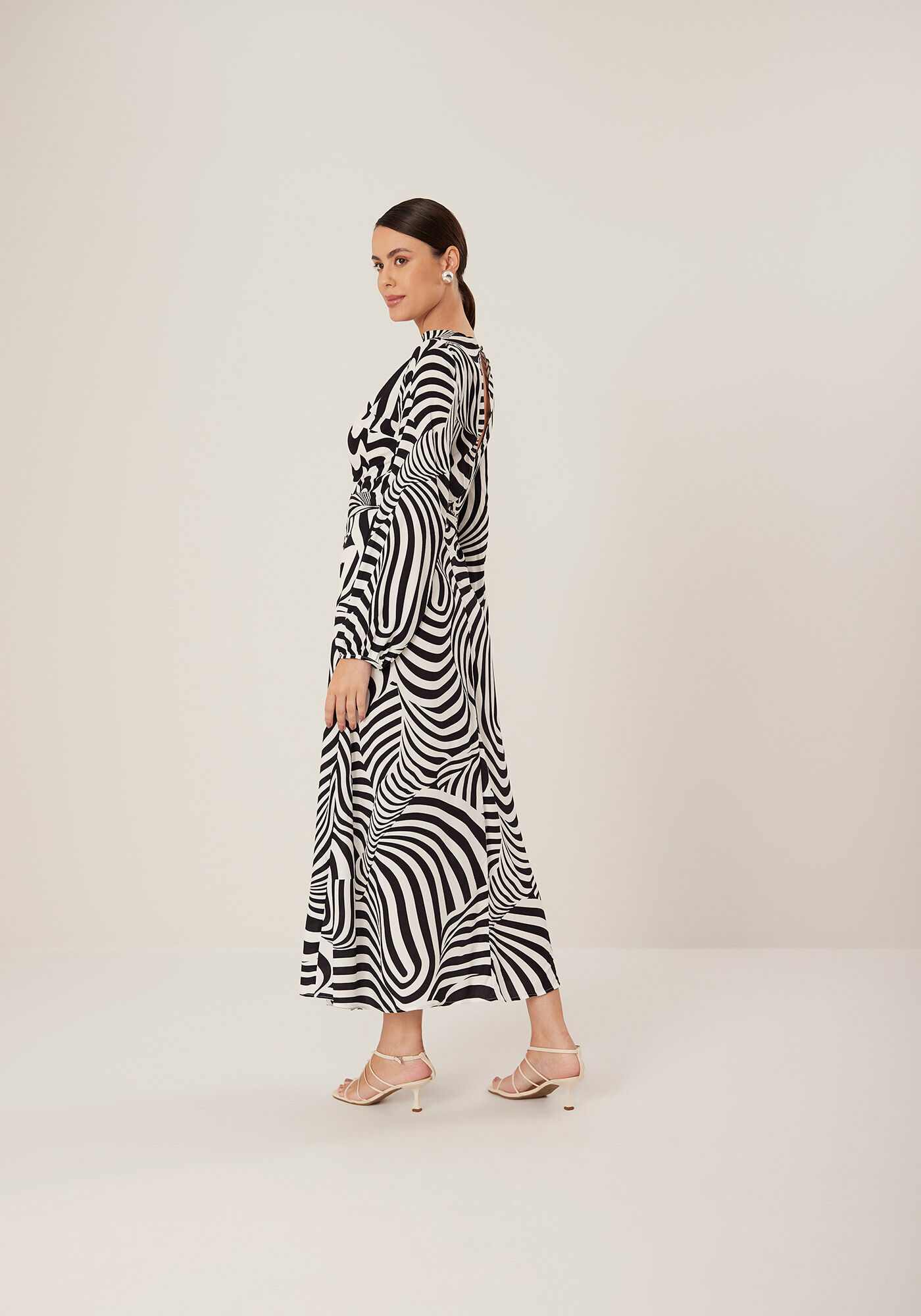 Vestido Midi Ch&aacute; Estampado Com Mangas Amplas E Faixa, , large.