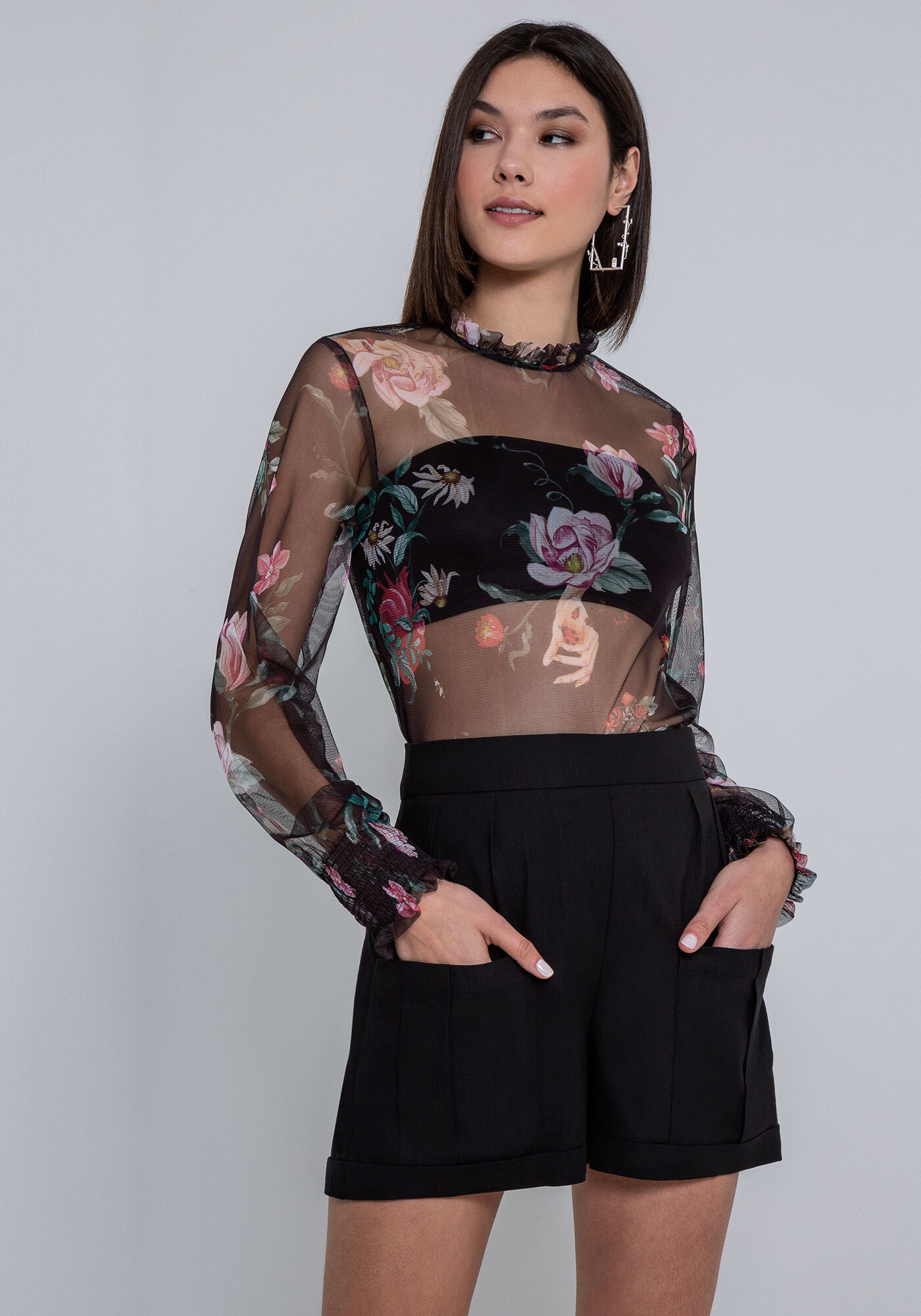 Shorts Cintura M&eacute;dia em Tecido Vast com Bolsos, , large.