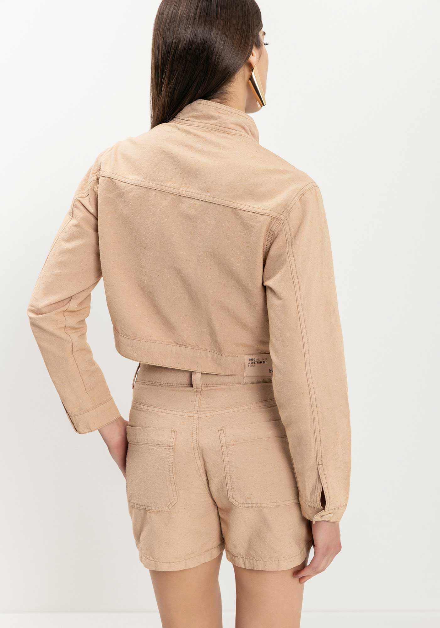 Jaqueta Cropped Com Bolsos E Bot&otilde;es Em Sarja Sustent&aacute;vel, , large.