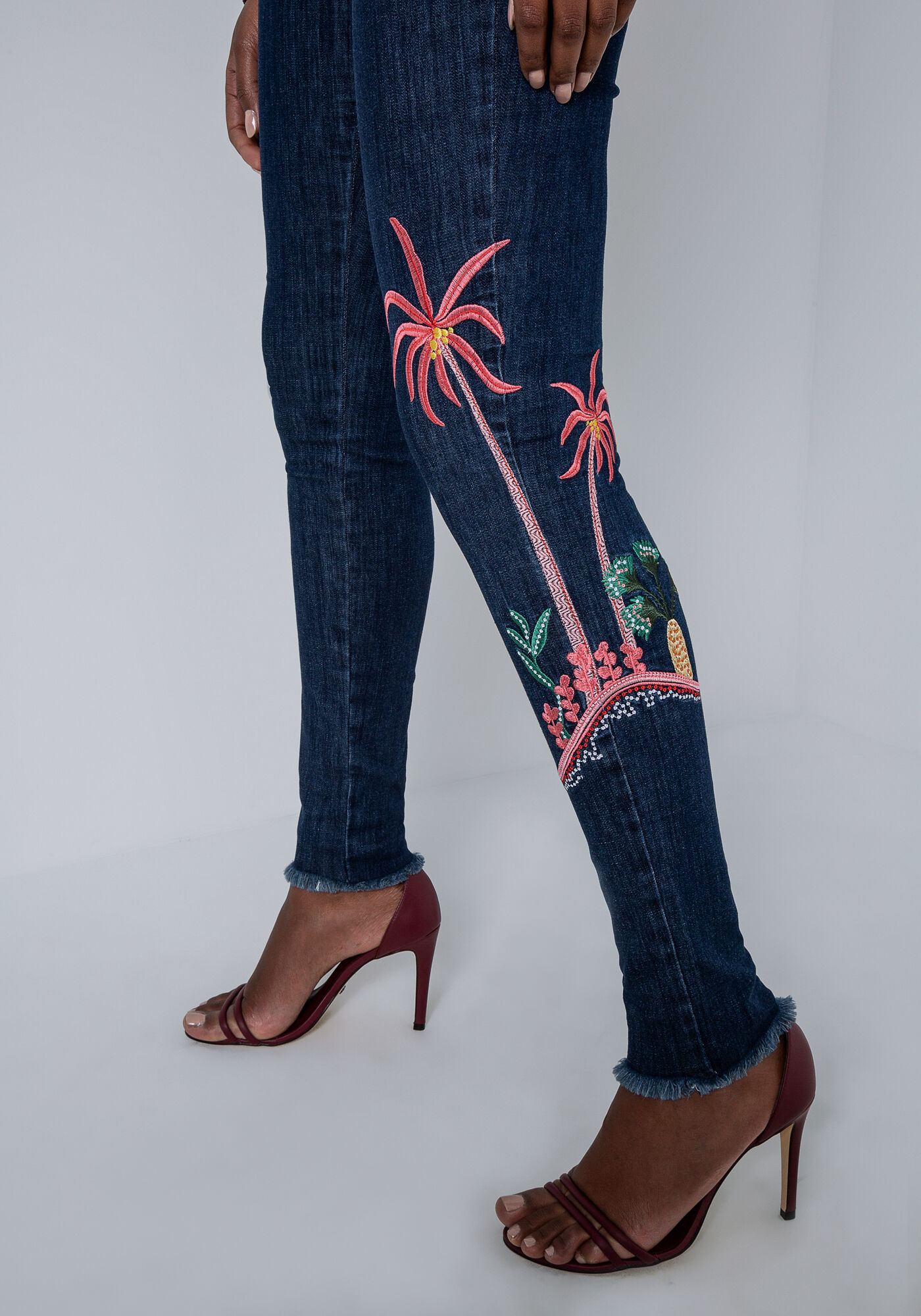 Cal&ccedil;a Jeans Aruba Super Alta com Bordado, , large.